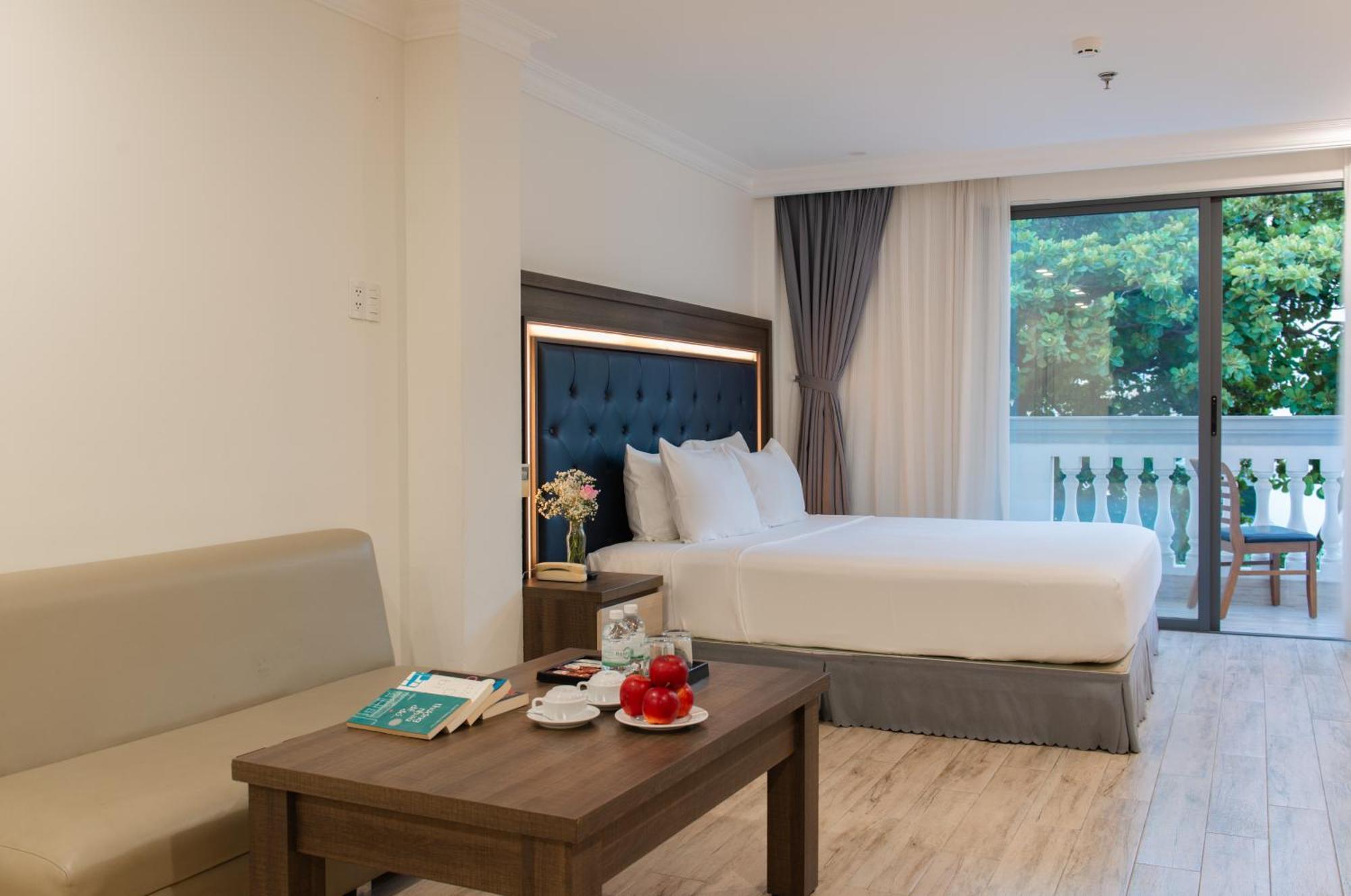 Hotel Seven Seas