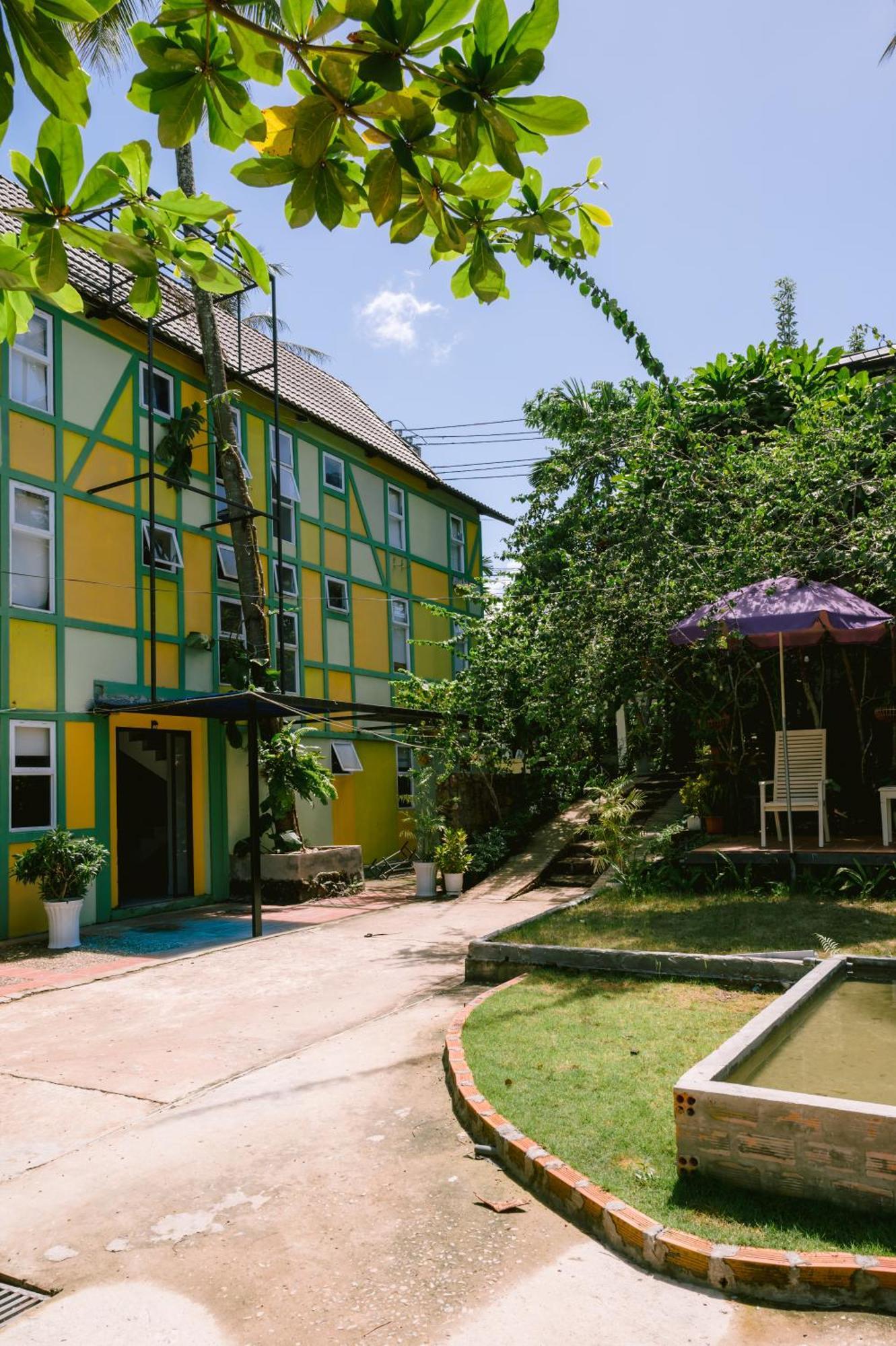 Lilac Hotel