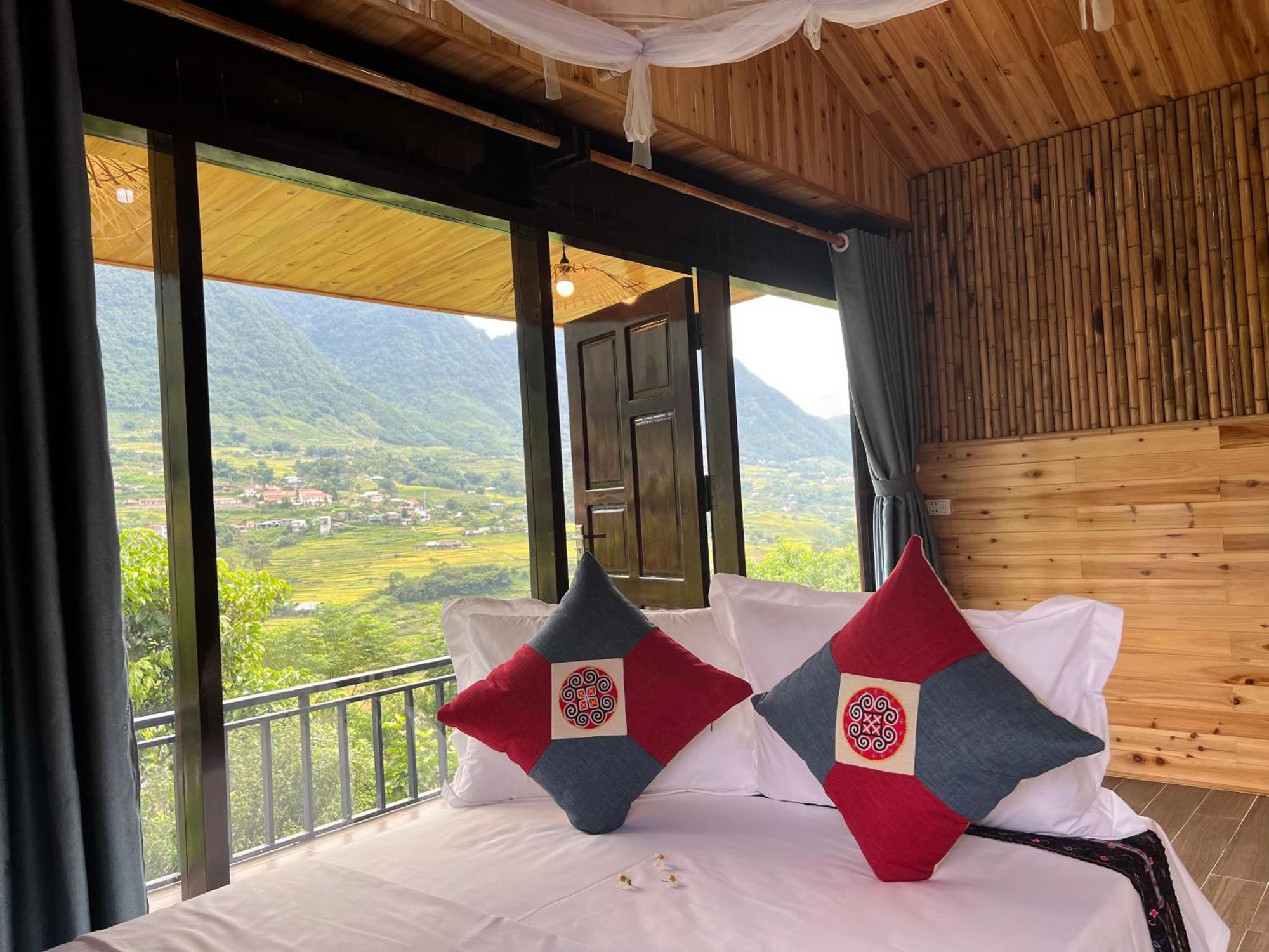 Hmong House Homestay *