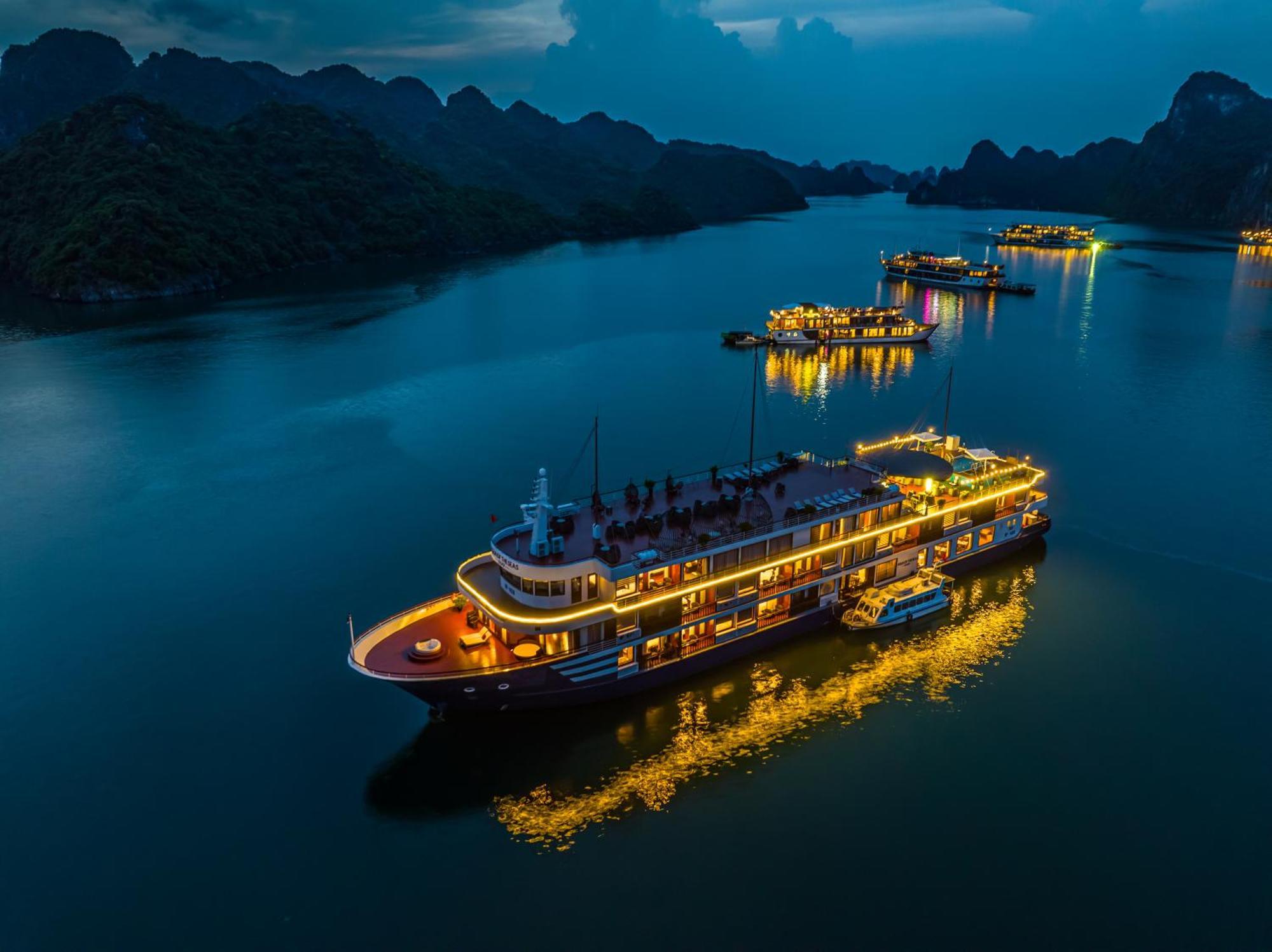 Aqua Of The Seas Cruise Halong Hạ Long