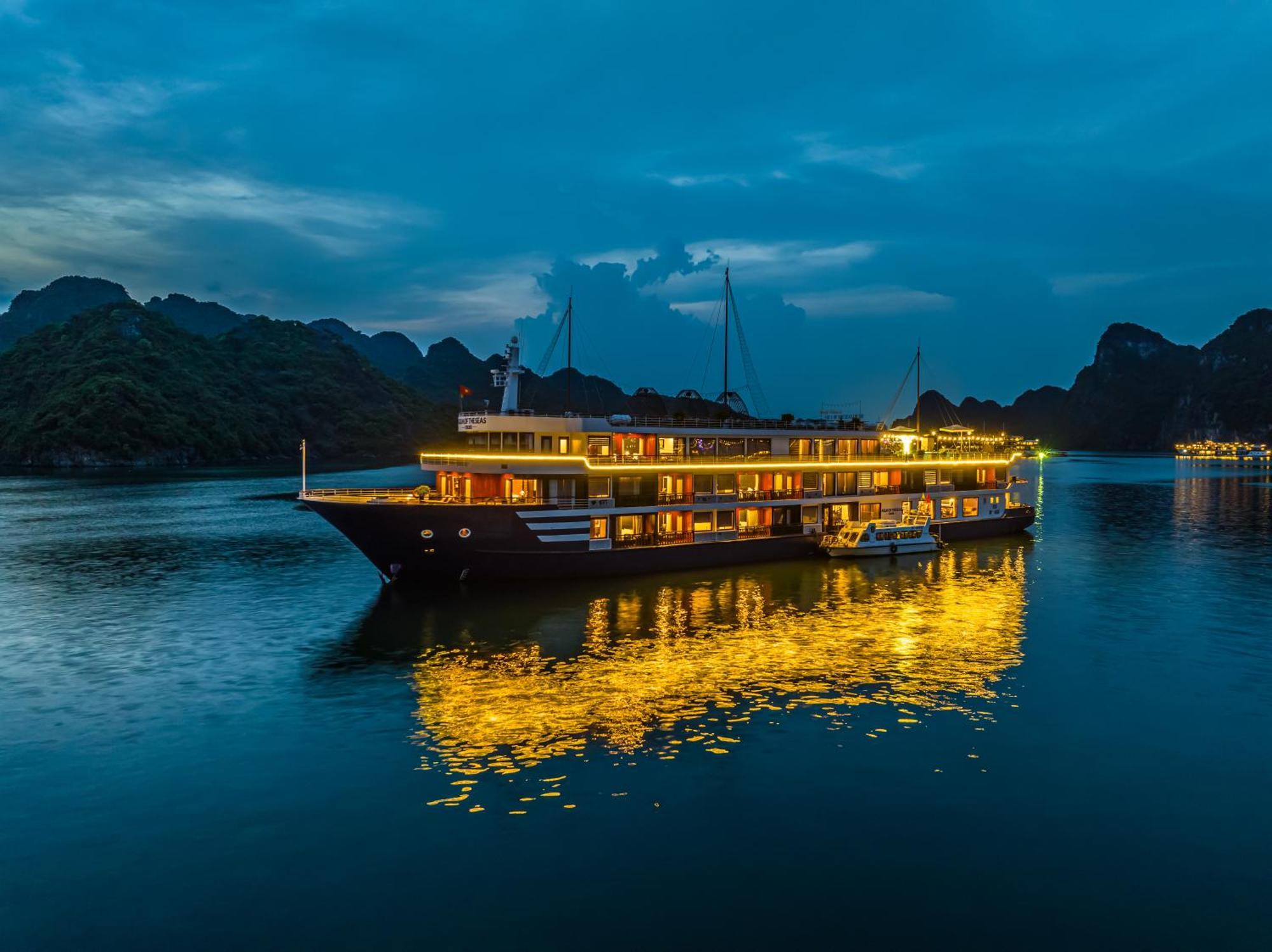 Aqua Of The Seas Cruise Halong  Hạ Long