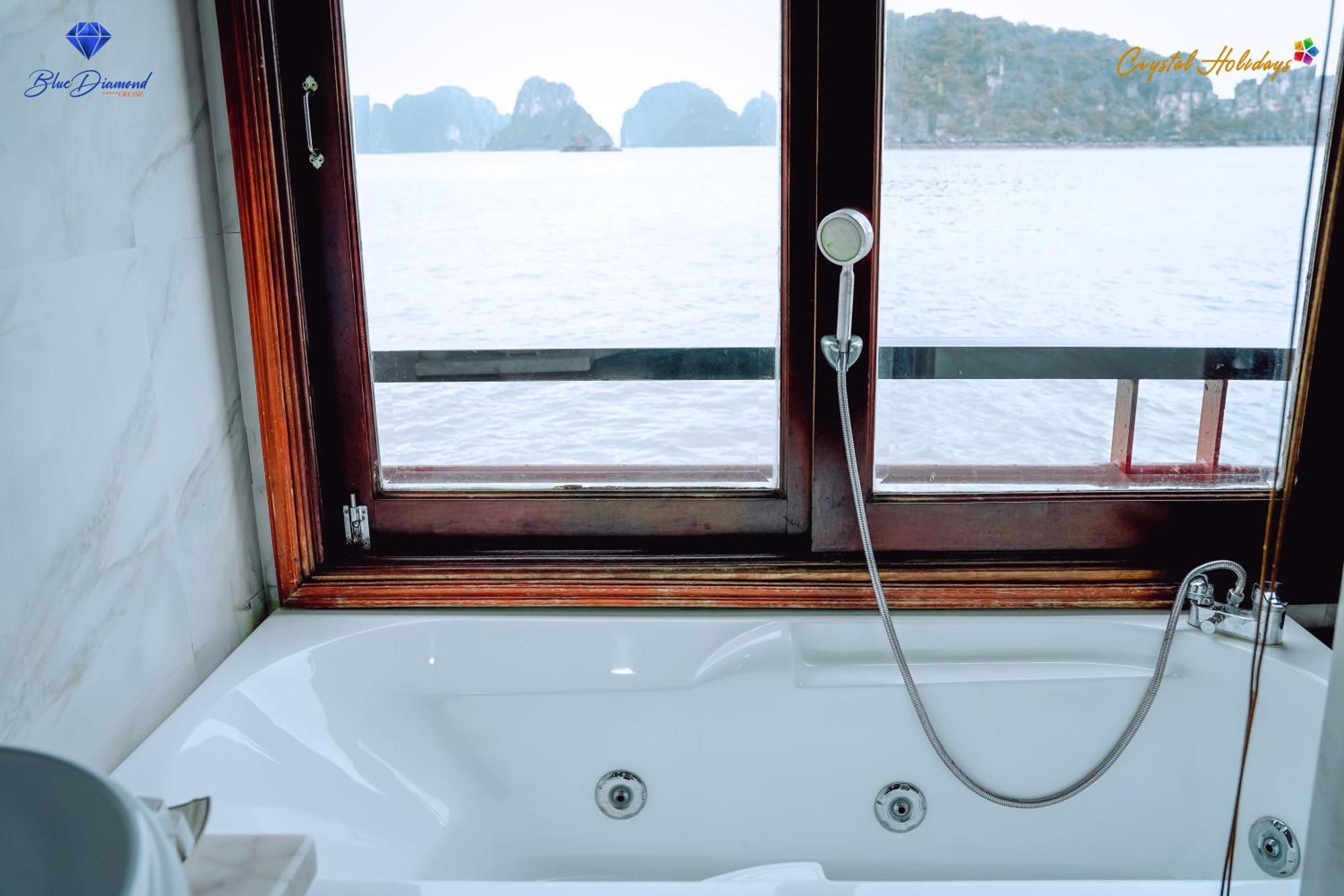 Blue Diamond Cruise Botel Hạ Long