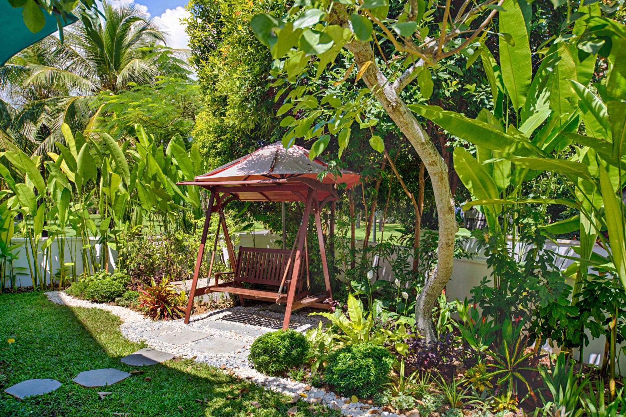 Tropical Pool *
