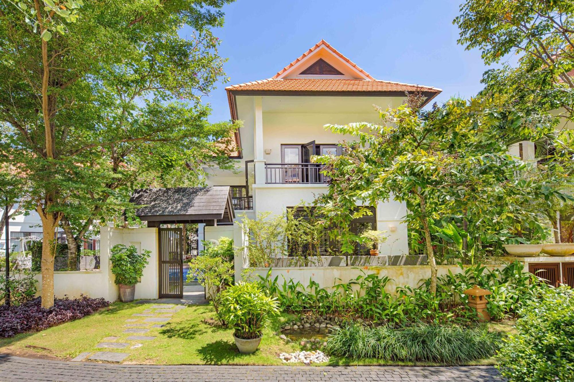 Tropical Pool Villa