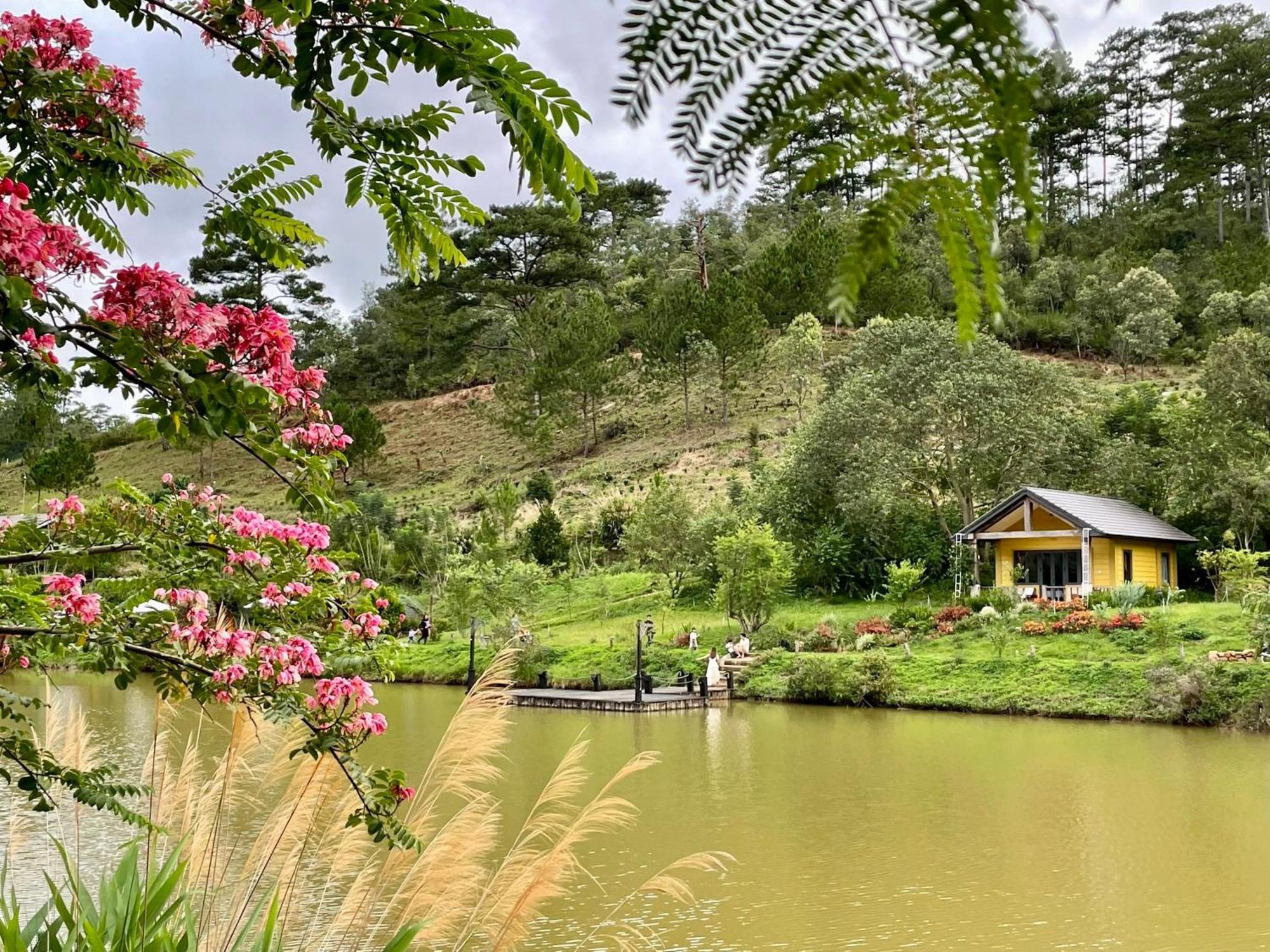 Lat Valley Retreat Village