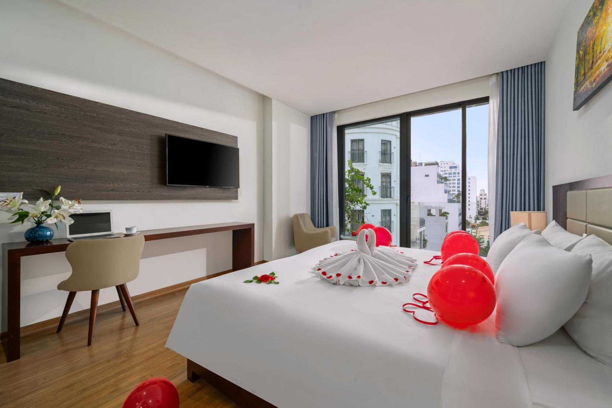 Aria Grand &