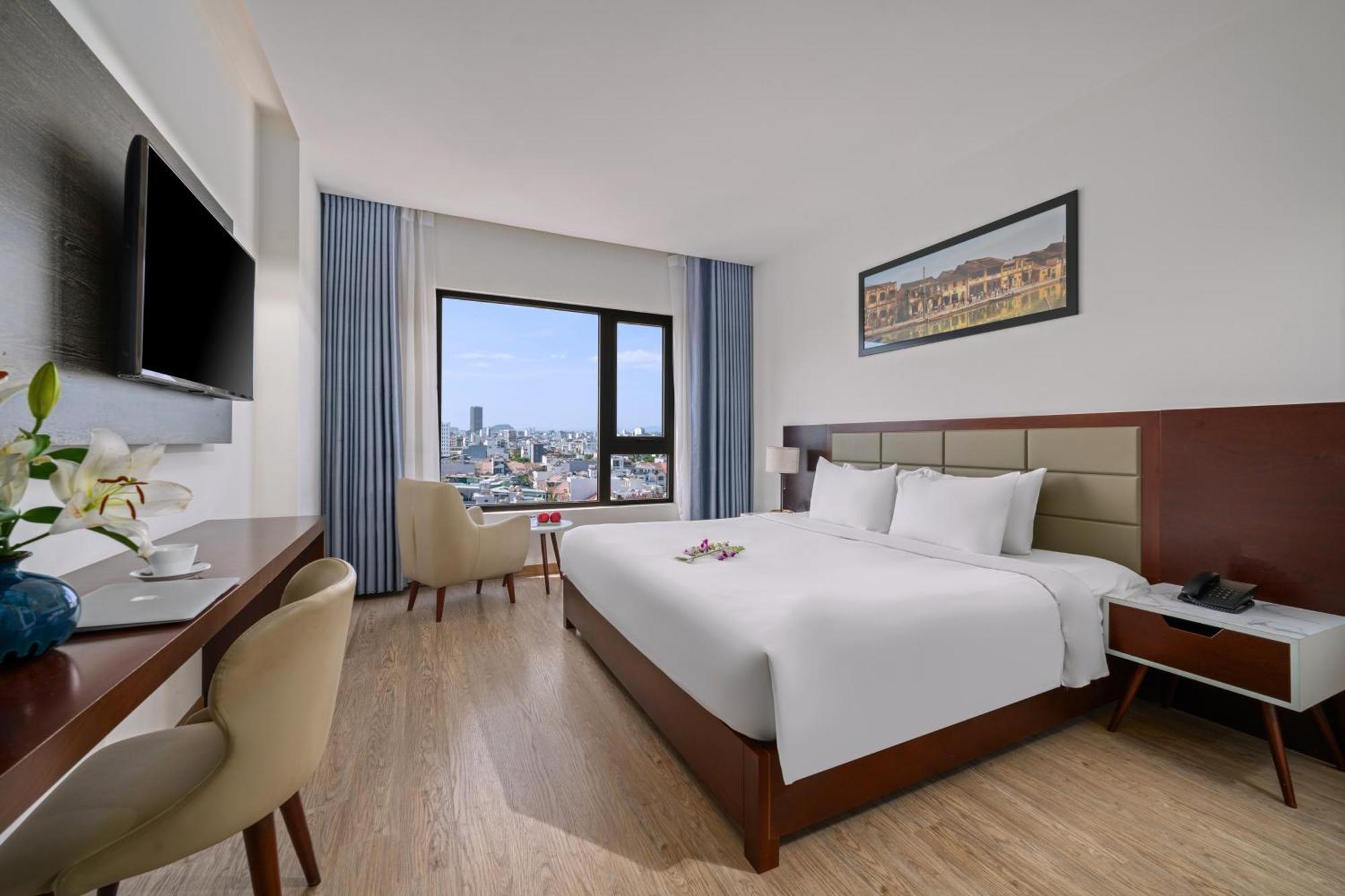 Aria Grand &