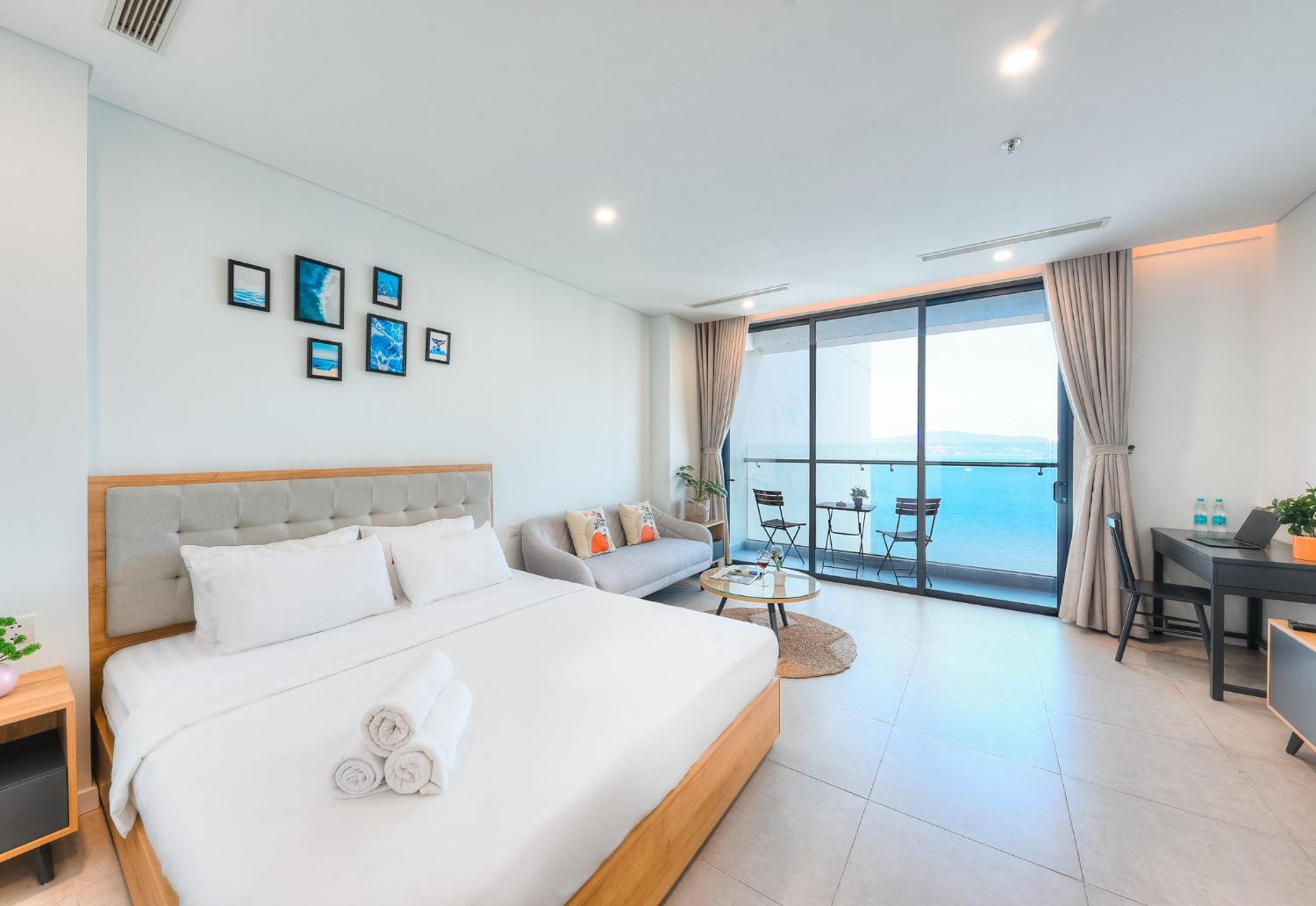 S Lux Scenia Bay Apartment