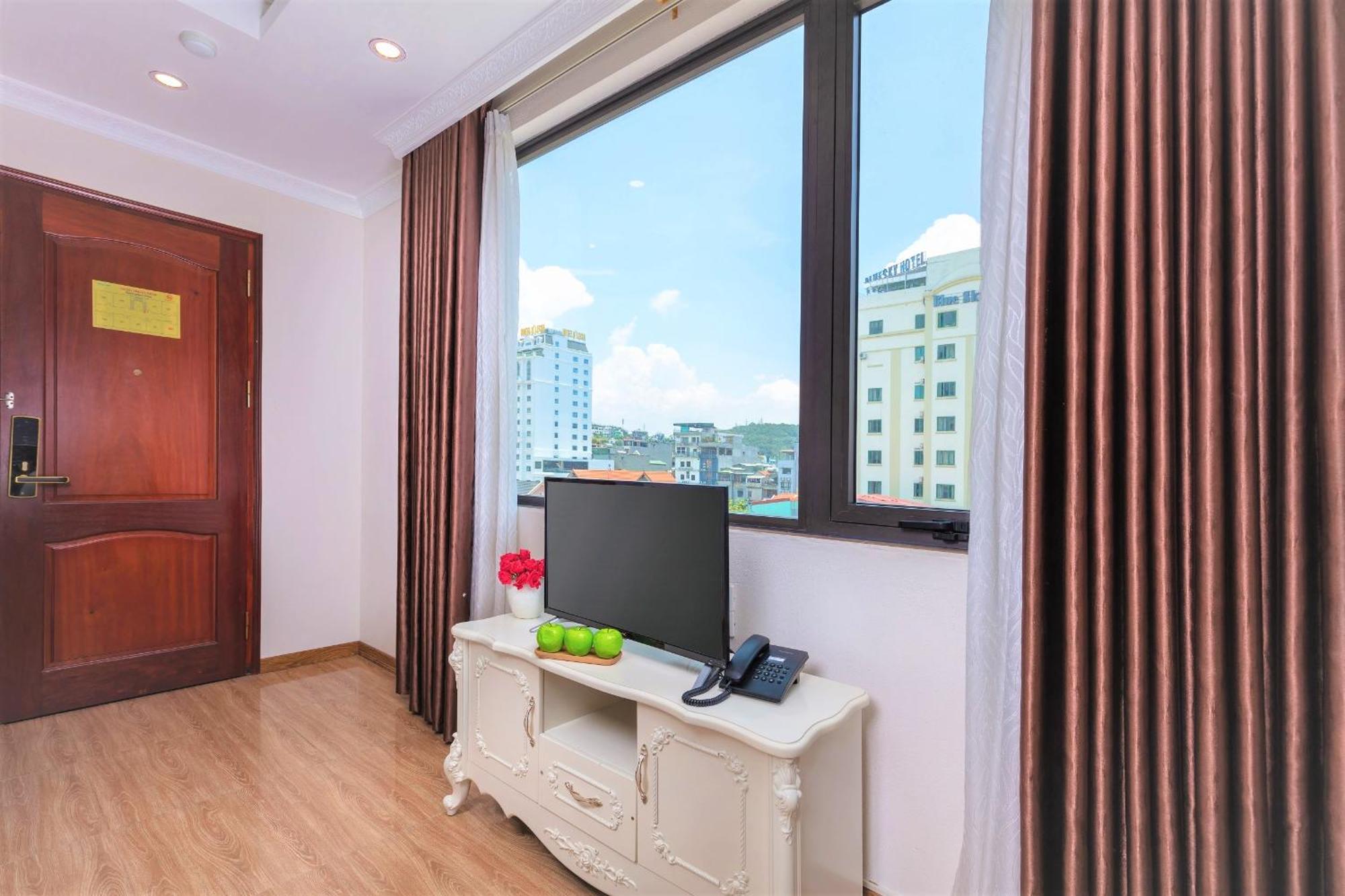 Phoenix Hotel 4*