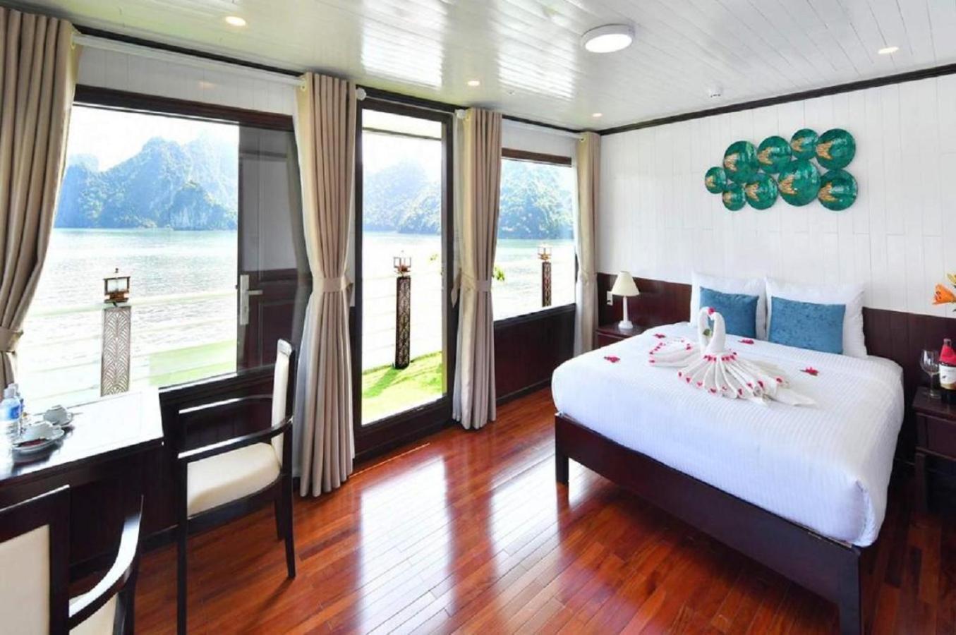  Halong Sapphire Cruises