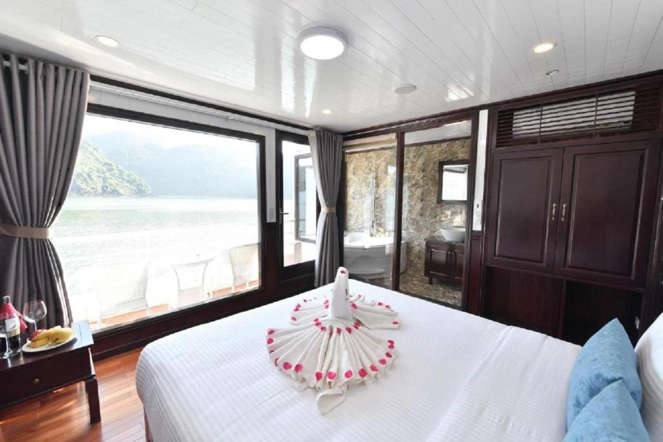 Halong Sapphire Cruises Hạ Long
