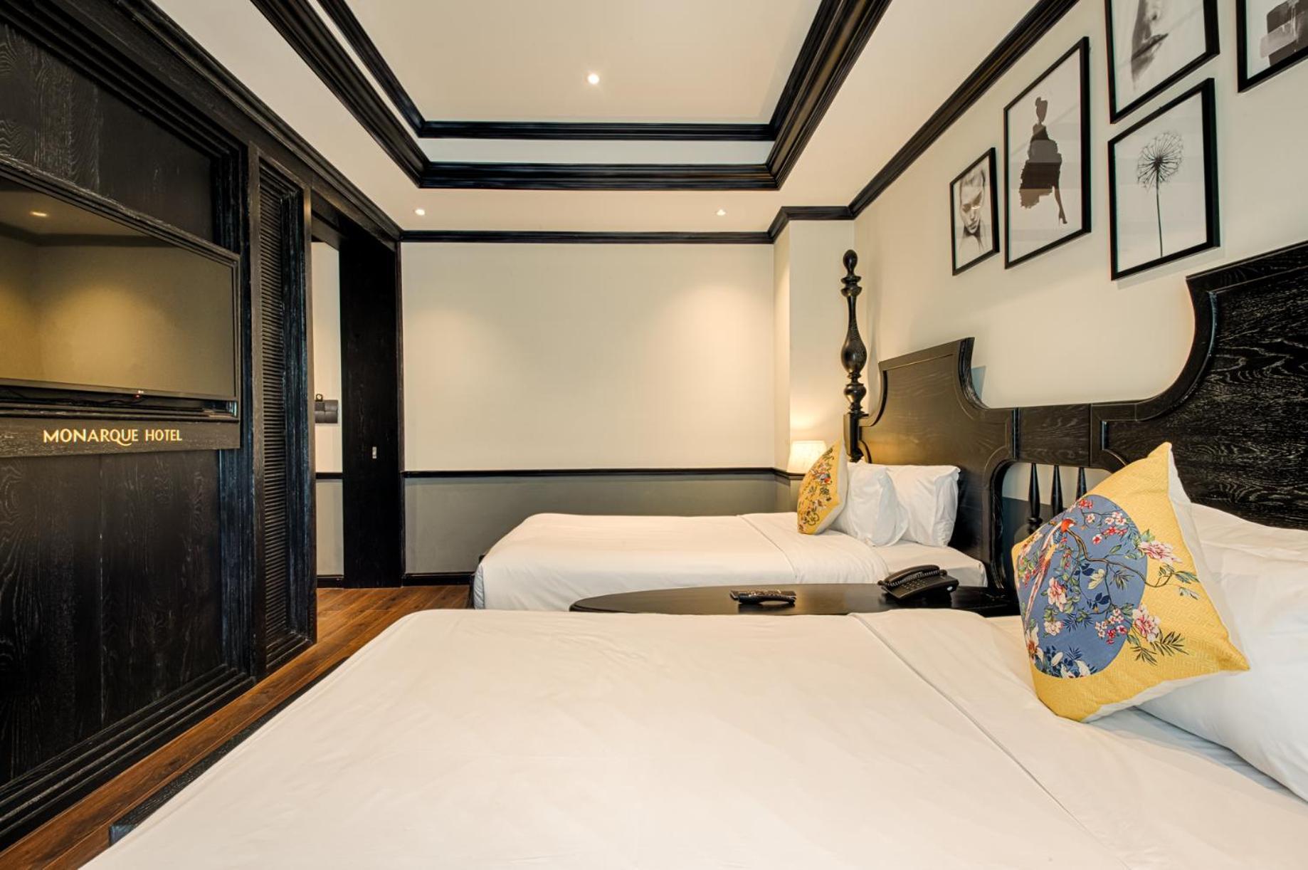 Monarque Hotel 4*