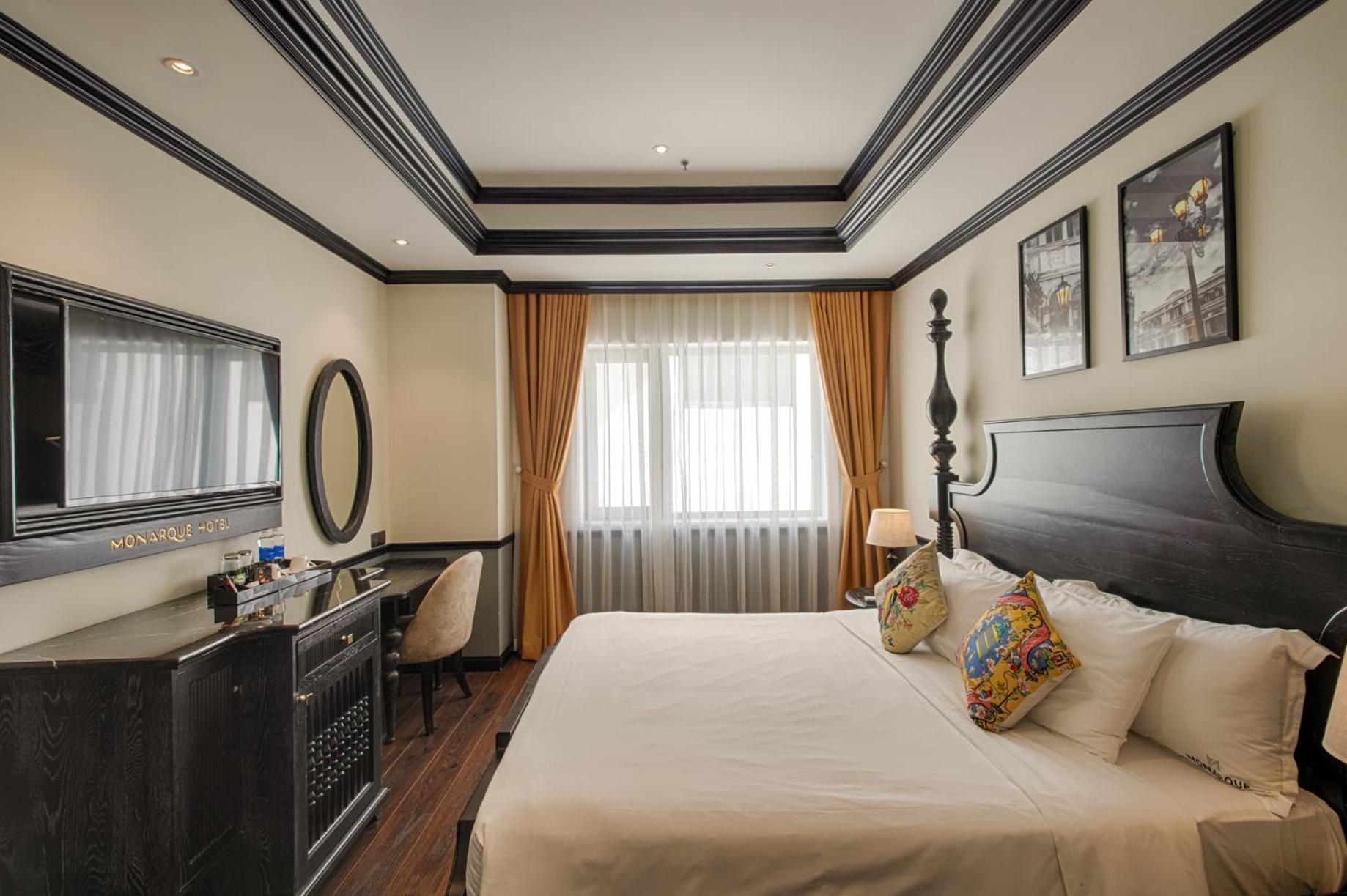 Hotel Monarque