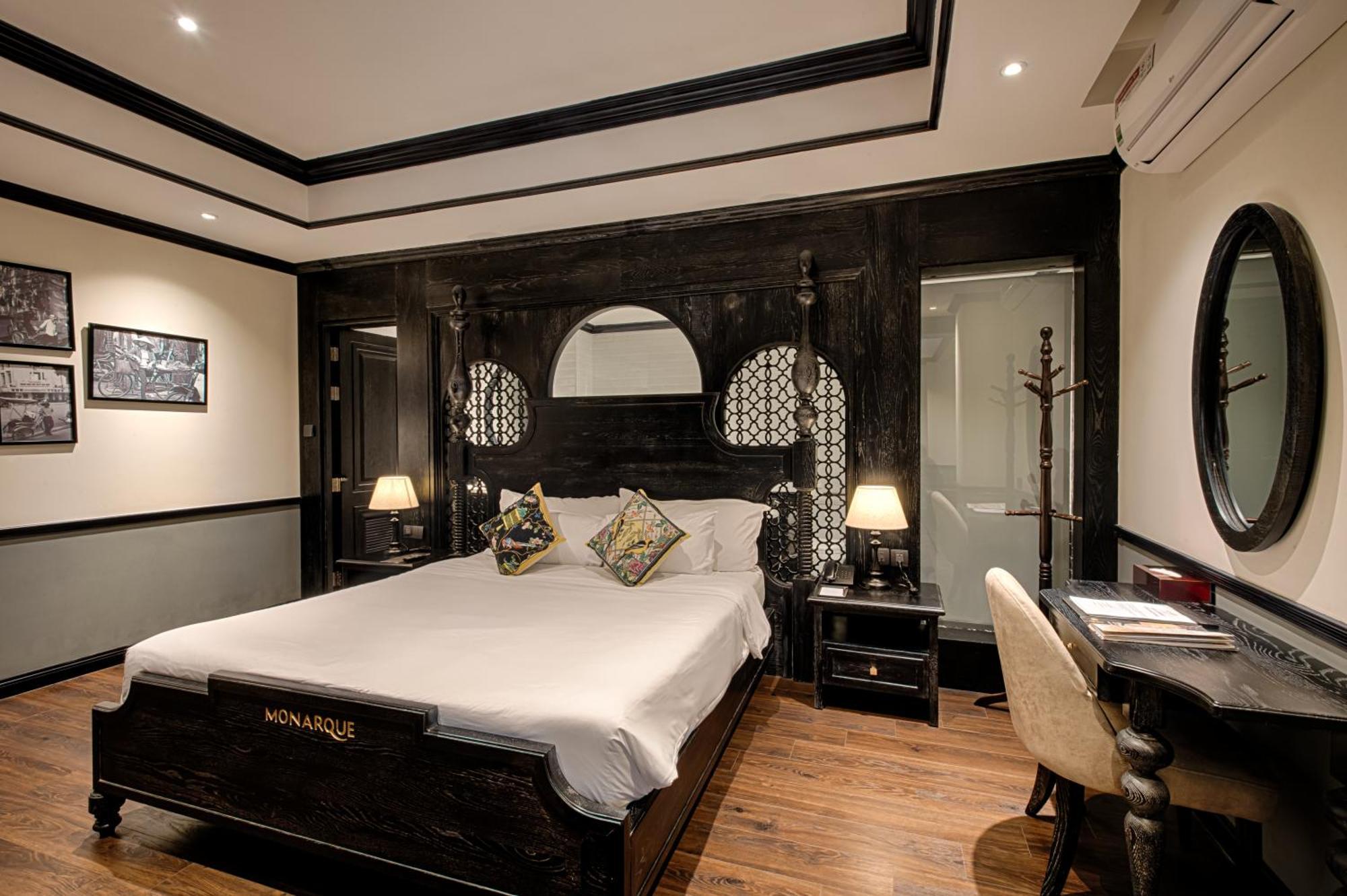 Monarque Hotel