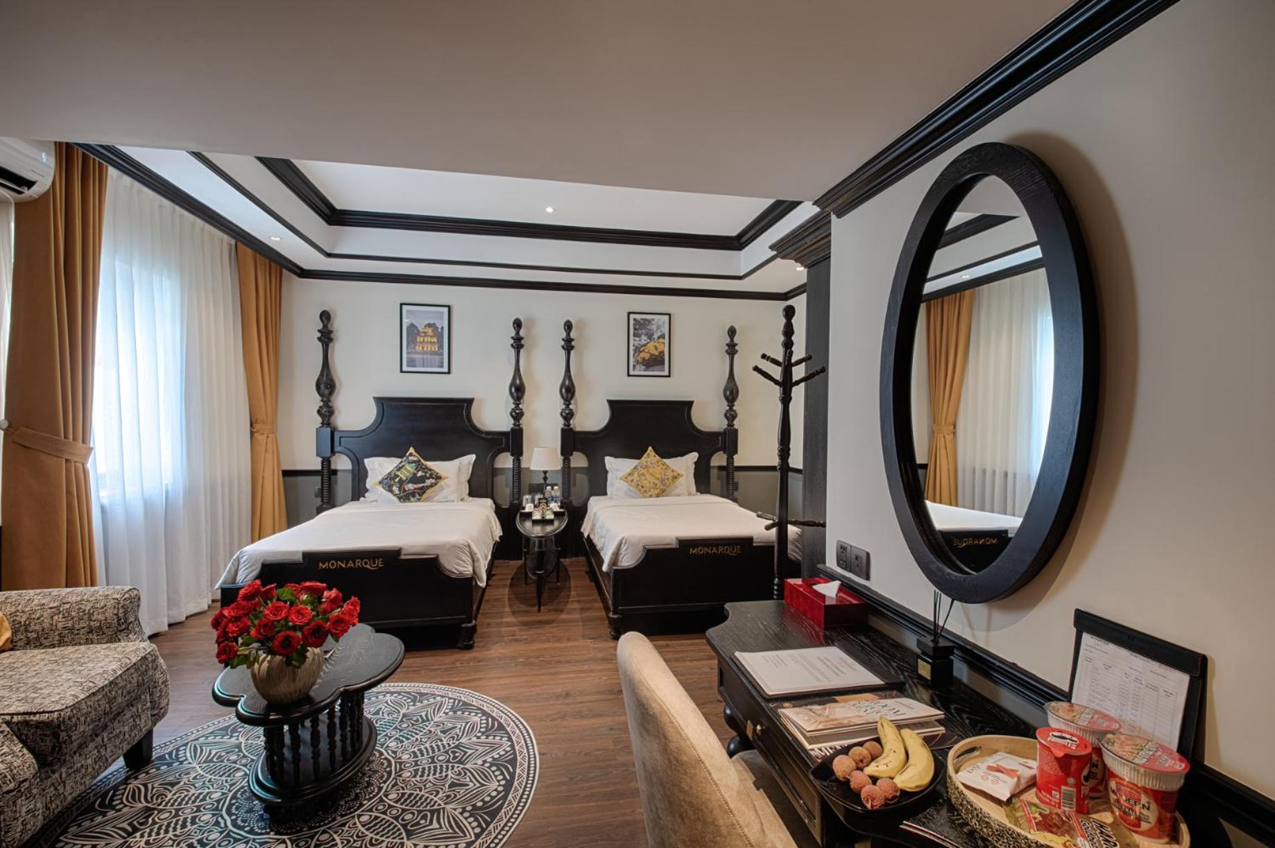 Monarque 4*