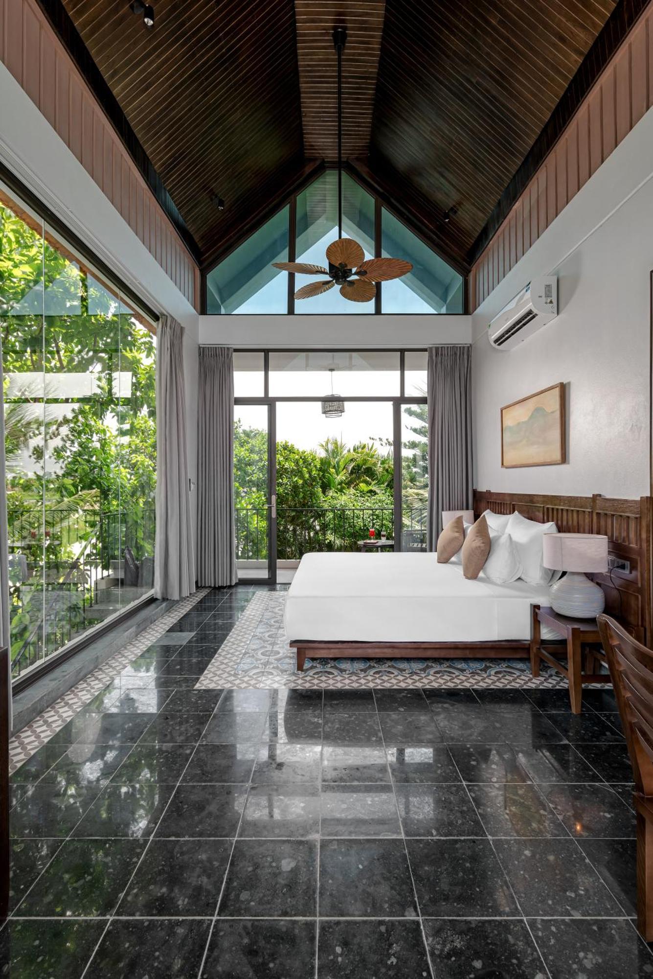 Coco Island Resort Ninh Binh Khách sạn 4*