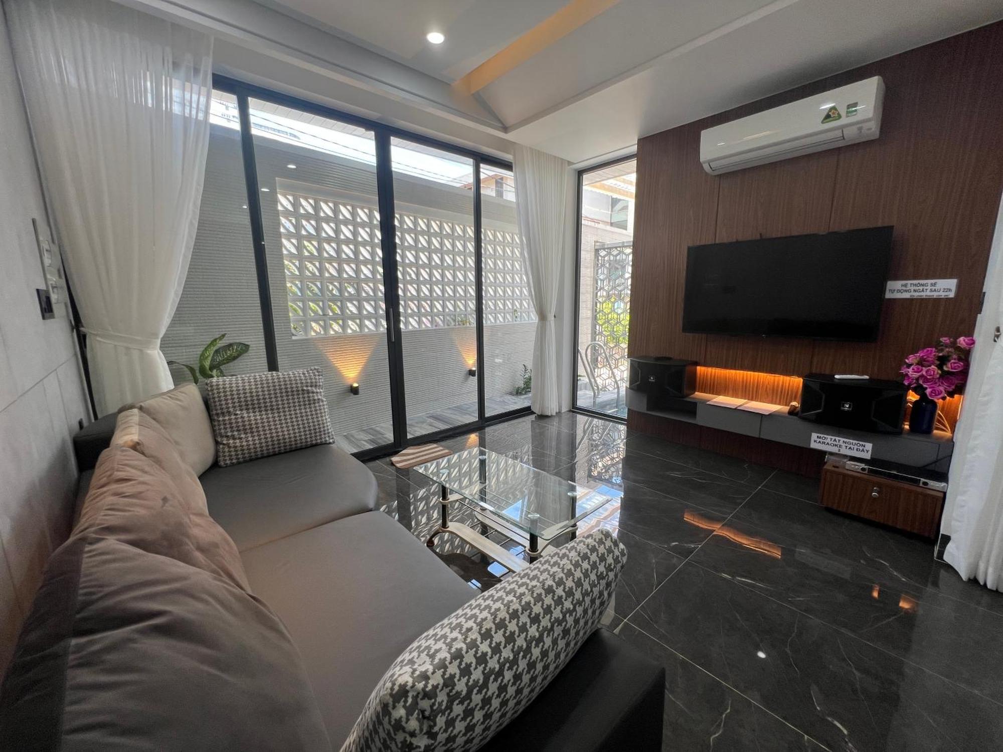 Nancy Tran Grand Strip 10 Villa *