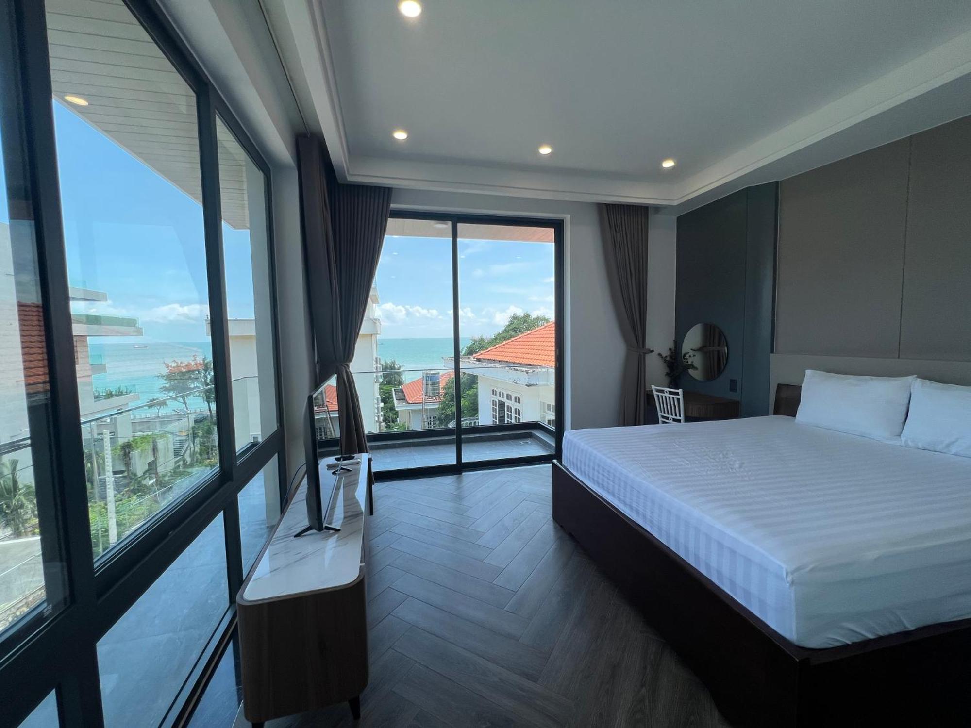 Nancy Tran Grand Strip 10 Villa *