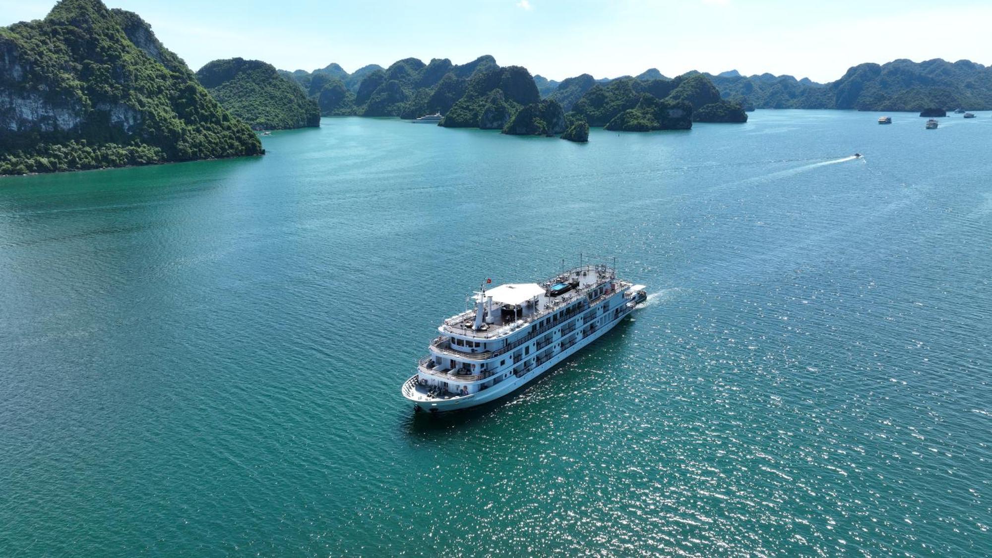 Du Thuyền Paradise Grand Vịnh Lan Hạ