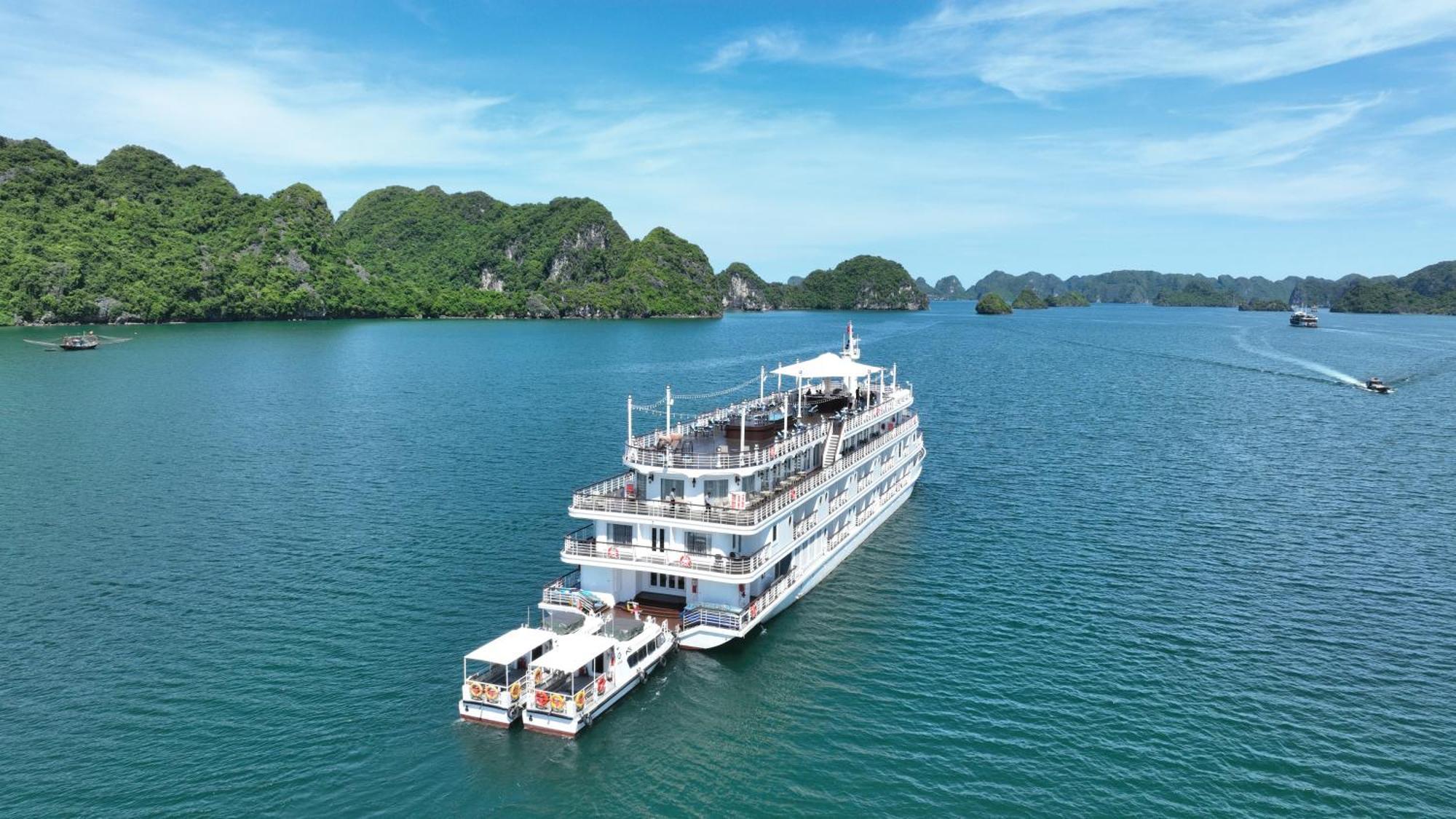 Du Thuyền Paradise Grand Vịnh Lan Hạ 