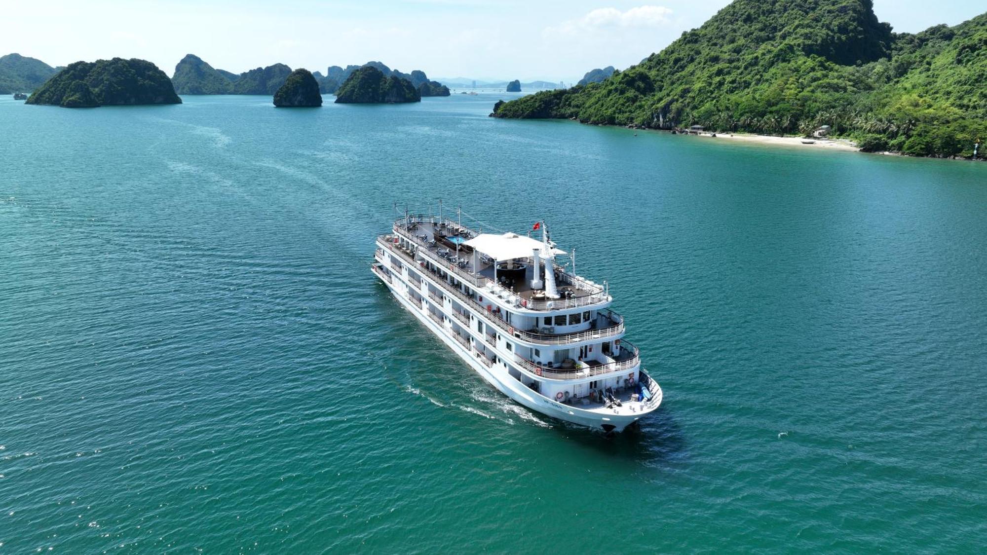 Du Thuyền Paradise Grand Vịnh Lan Hạ  5*