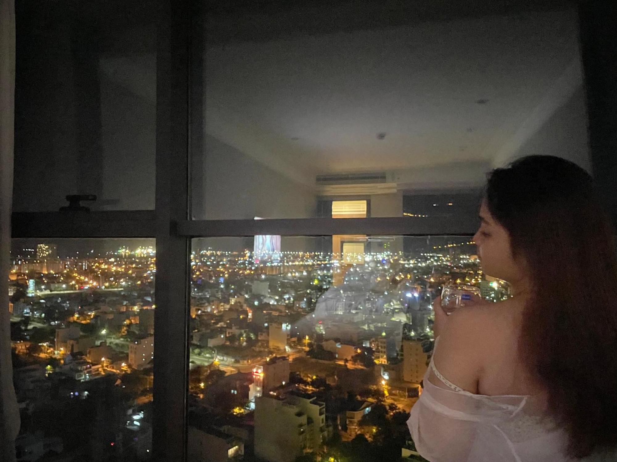Luxury - Rooftop Swimming Pool - Front - Hinata *