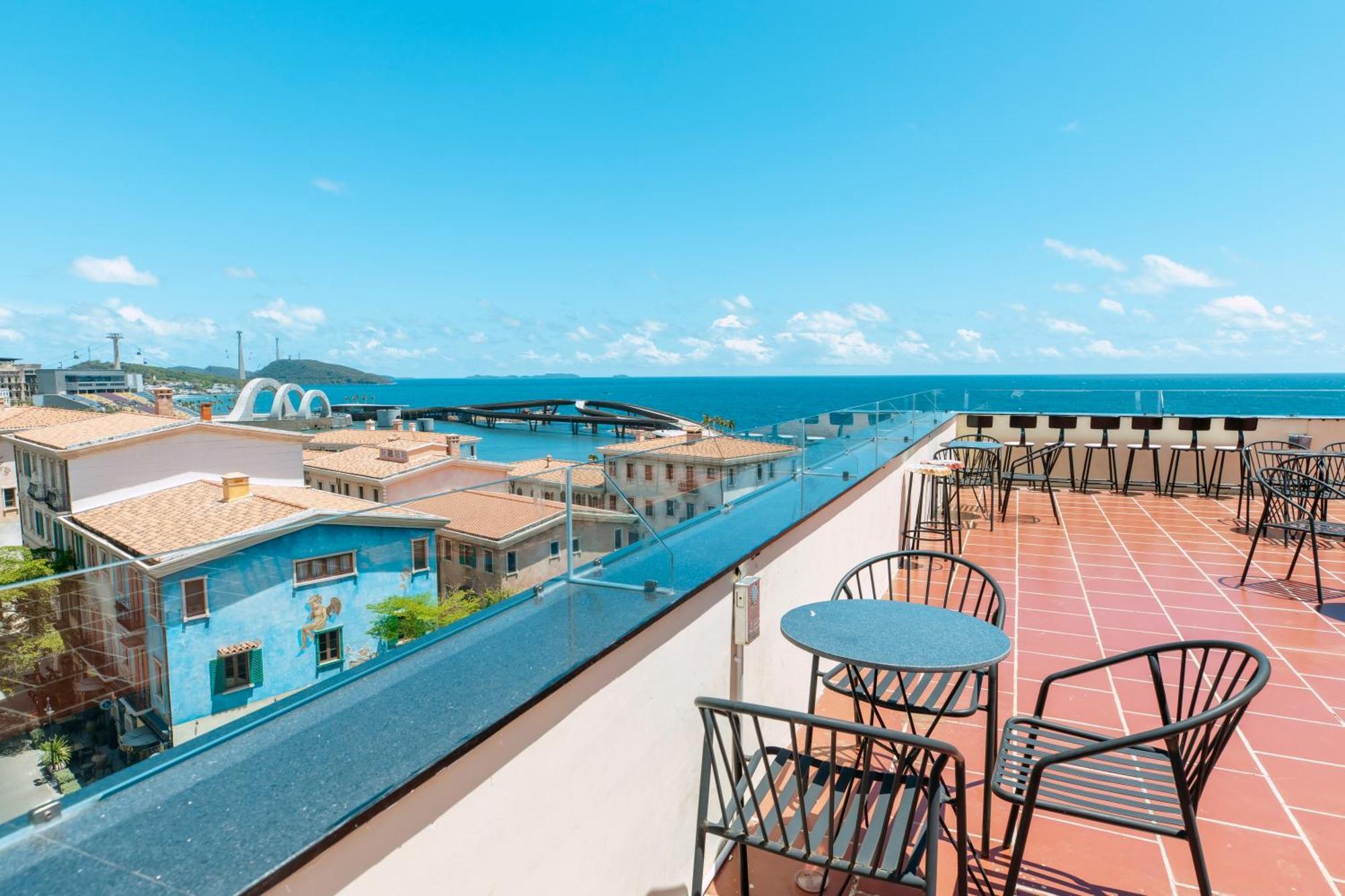 Hotel Lotus Corner & Rooftop Phu Quoc