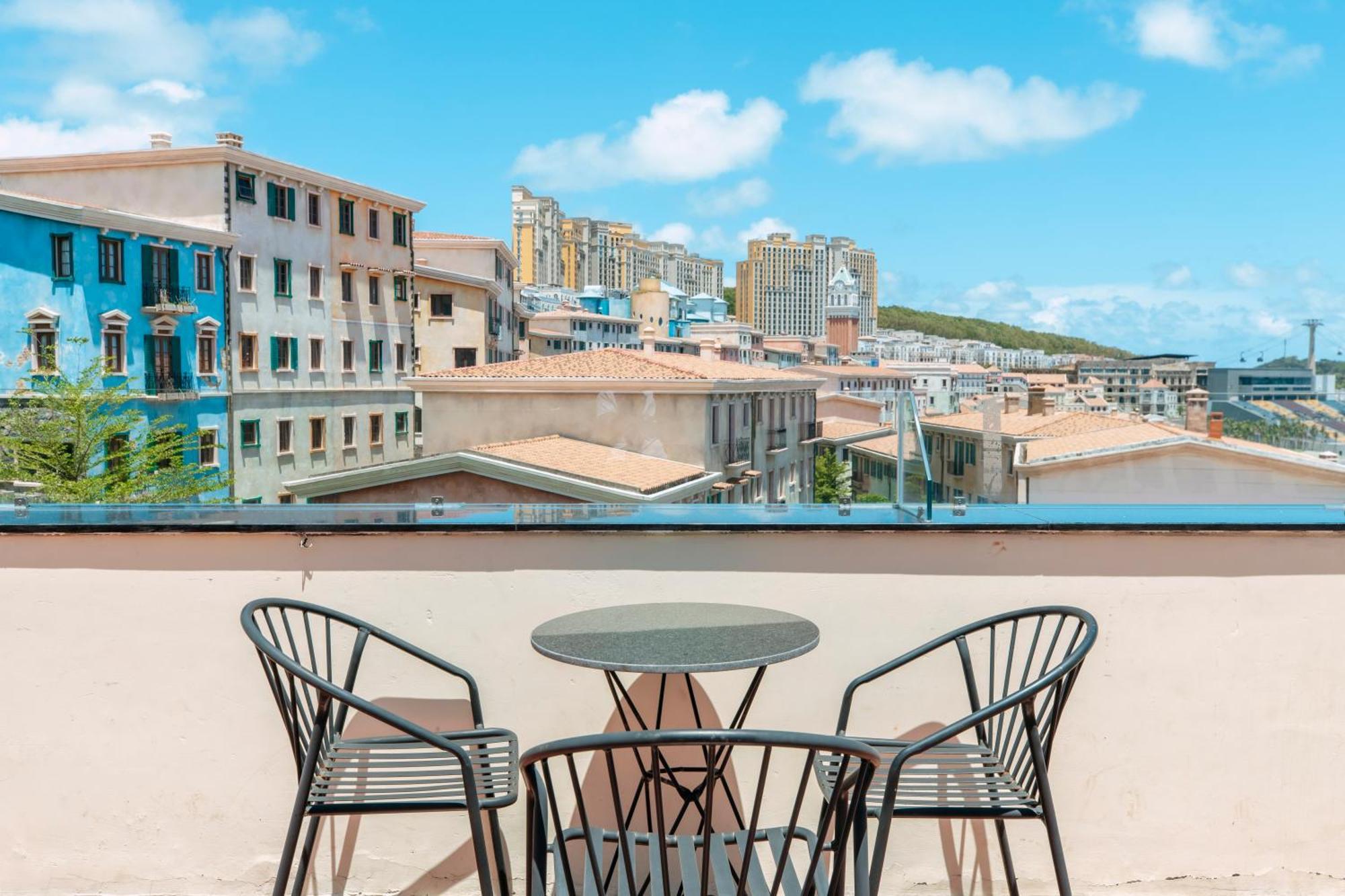 Hotel Lotus Corner & Rooftop Phu Quoc