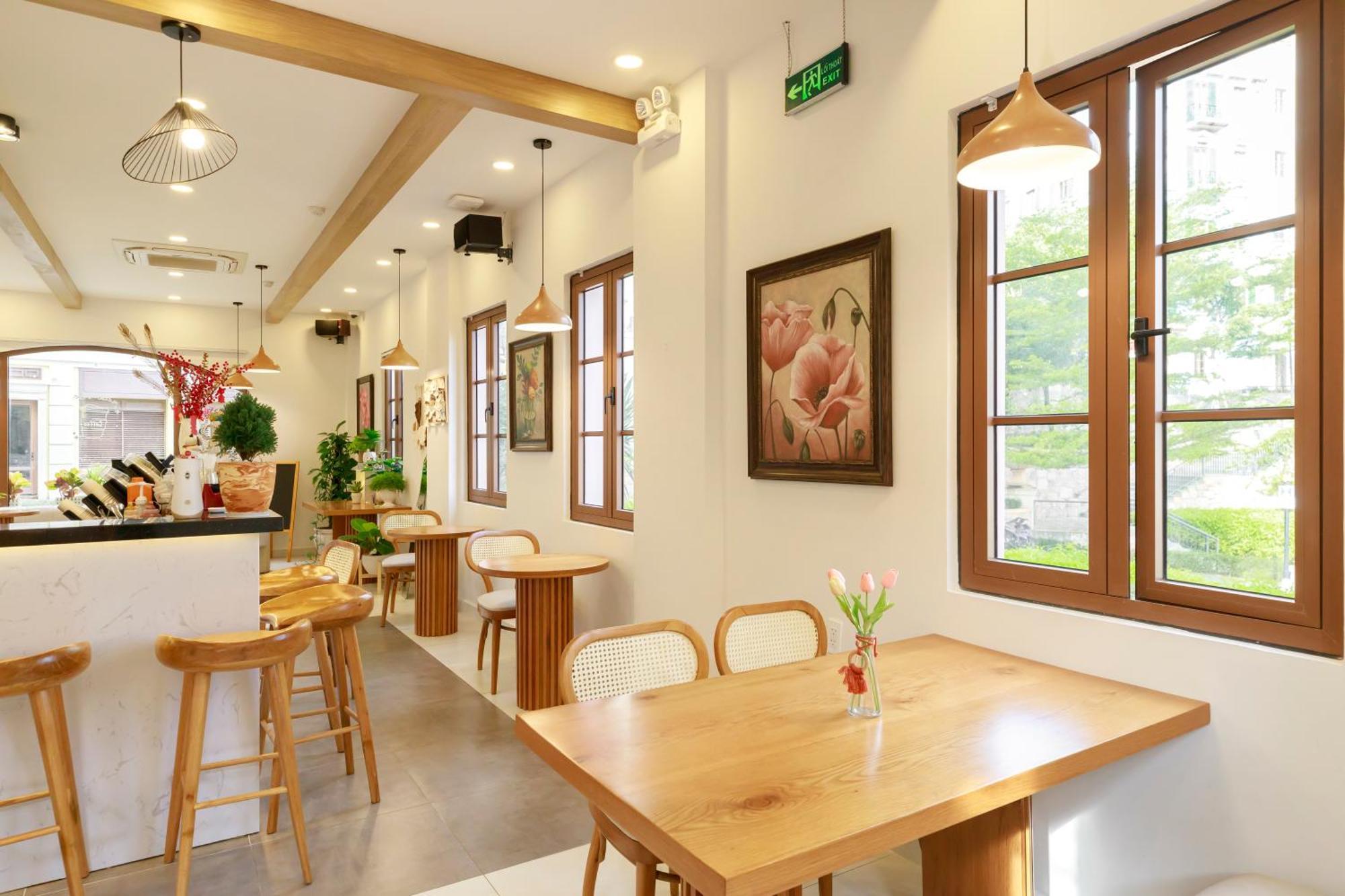 Lotus Corner & Rooftop 3*