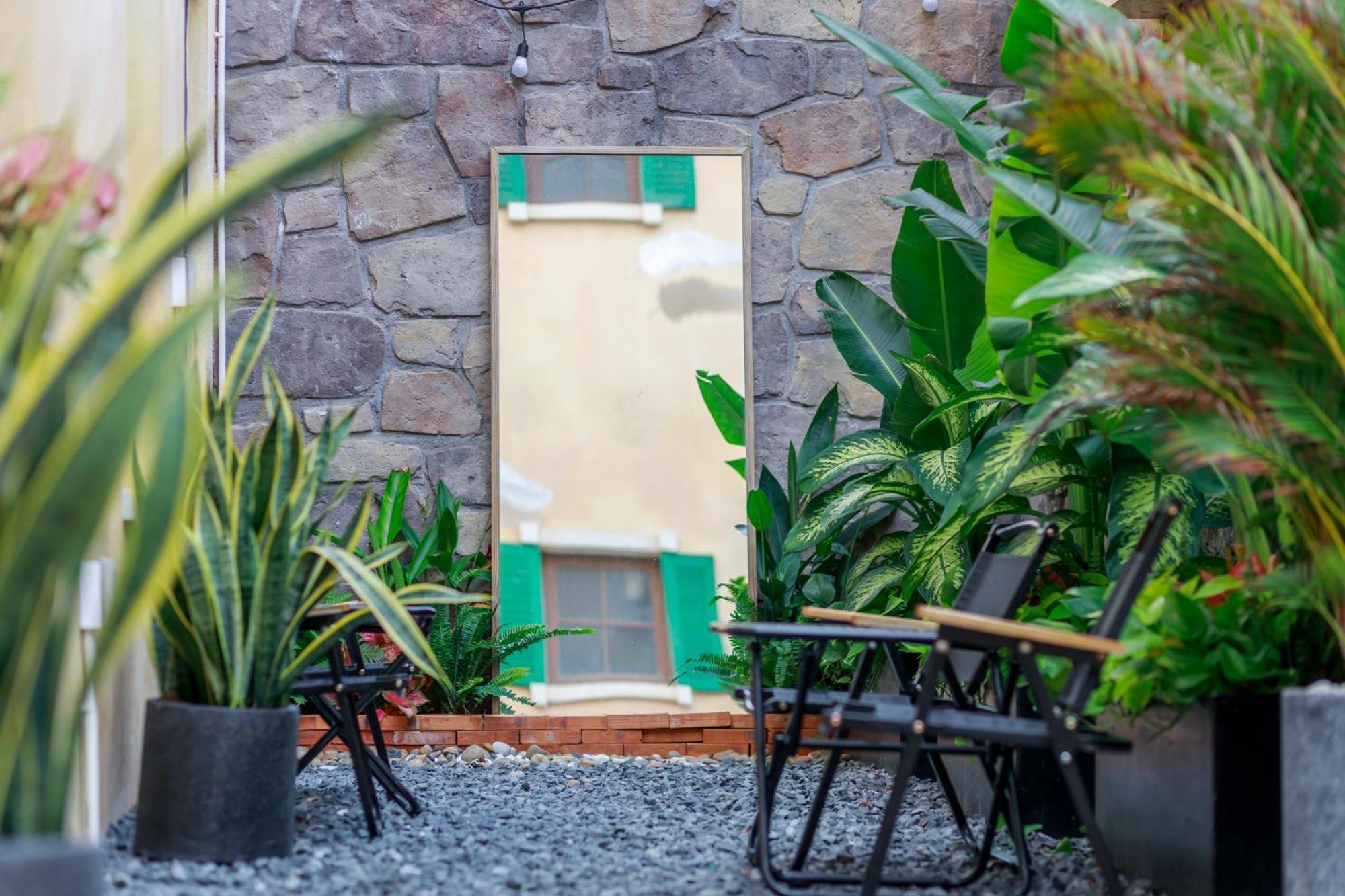 Hotel Lotus Corner & Rooftop