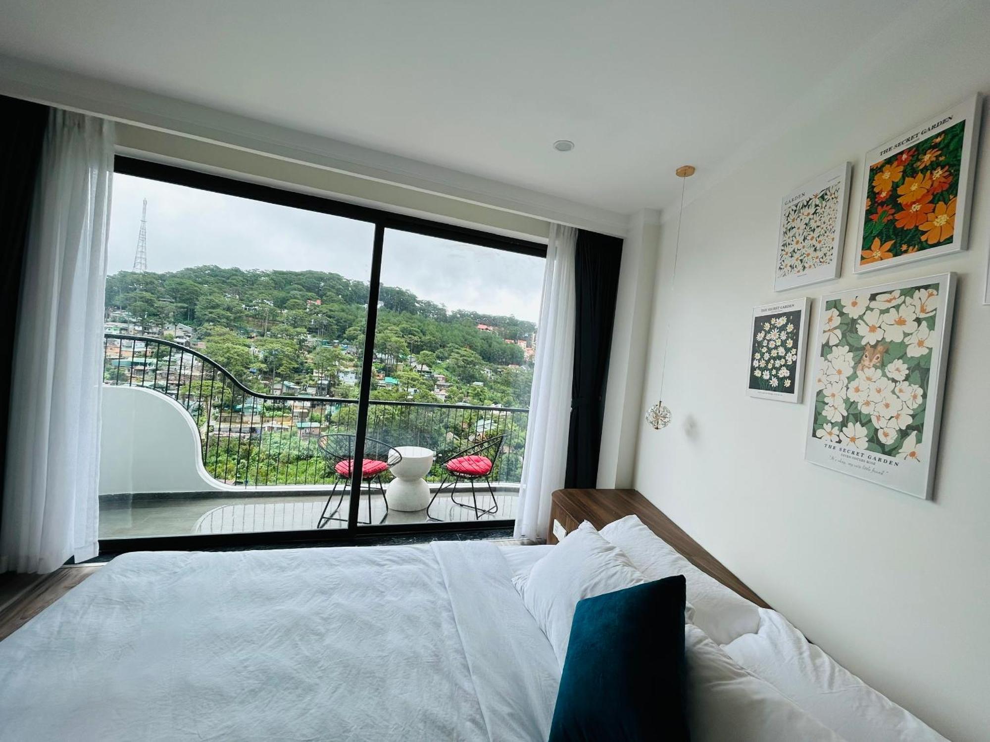 Hotel Memory - Valley View