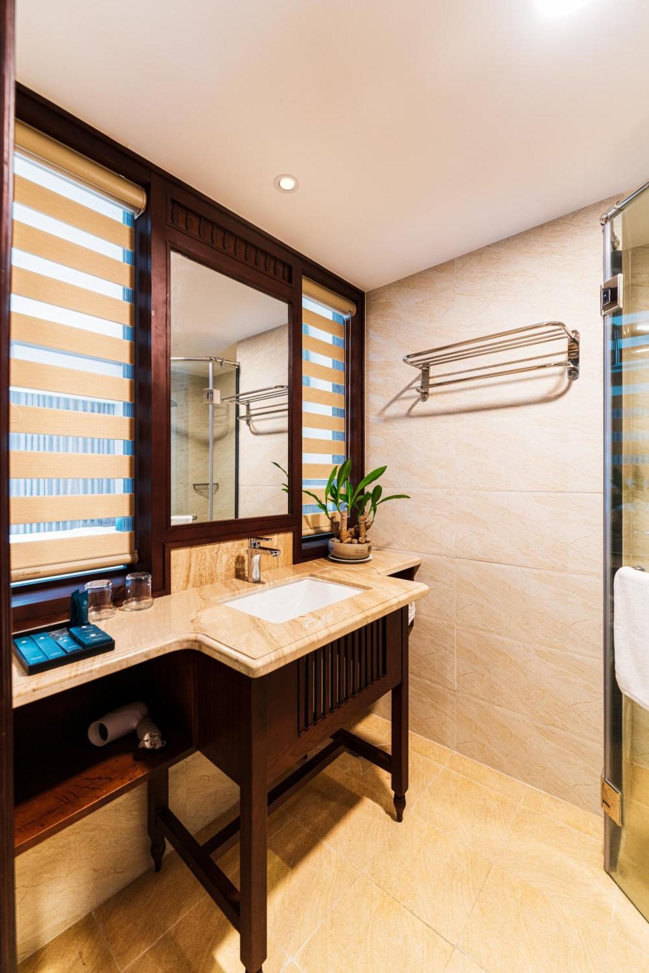 Tran Vien Dong Hotel 3*