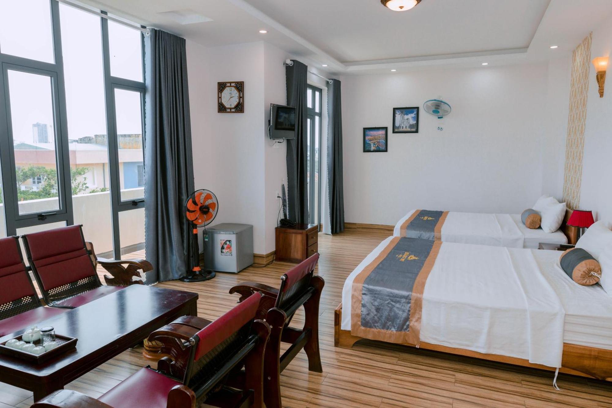 Khách sạn Hoàng My