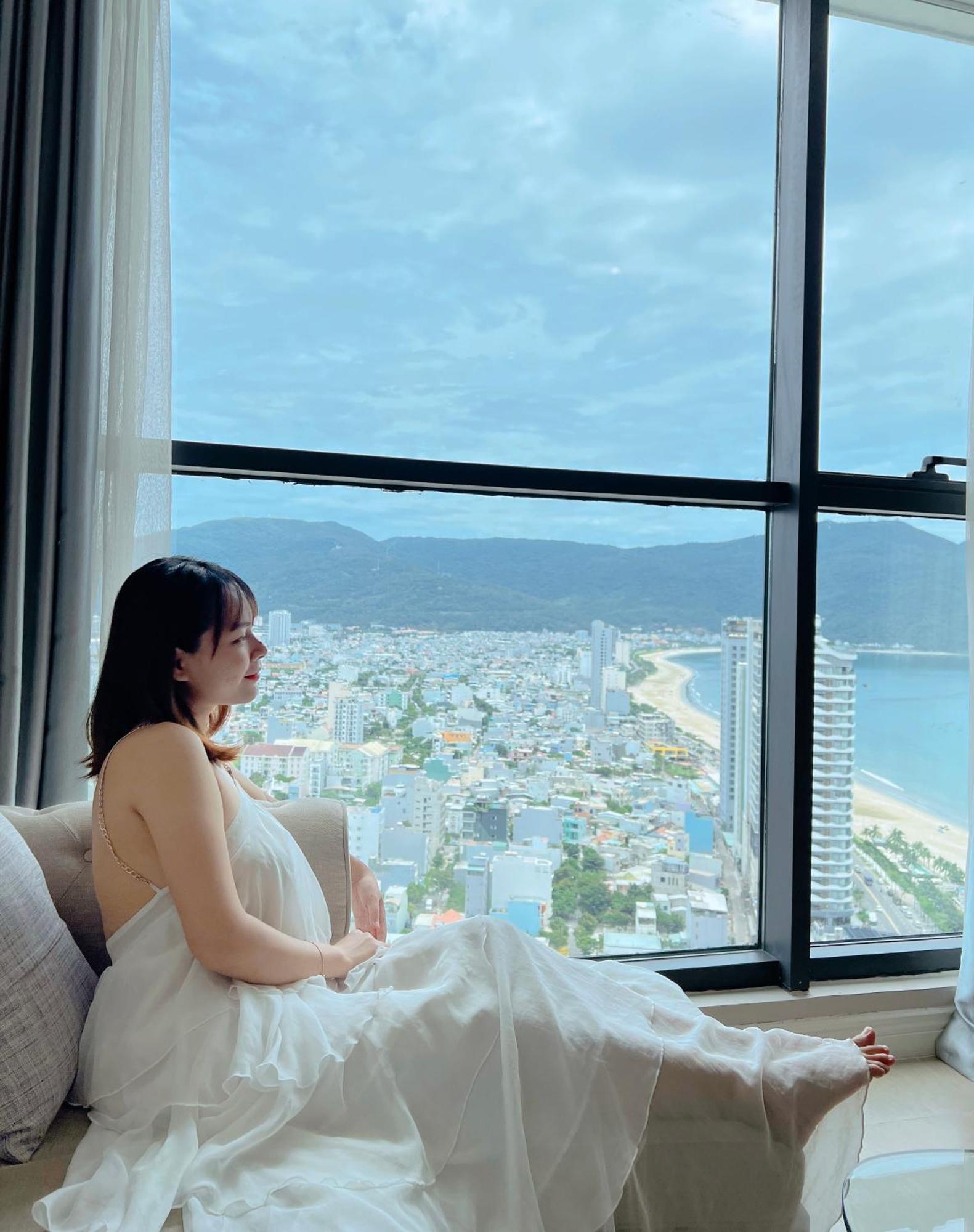 Luxury - Rooftop Swimming Pool - Front - Hinata Apartment