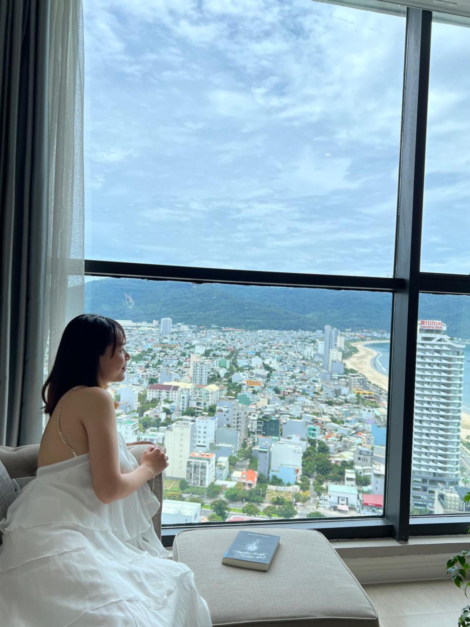 Luxury - Rooftop Swimming Pool - Front - Hinata Apartment