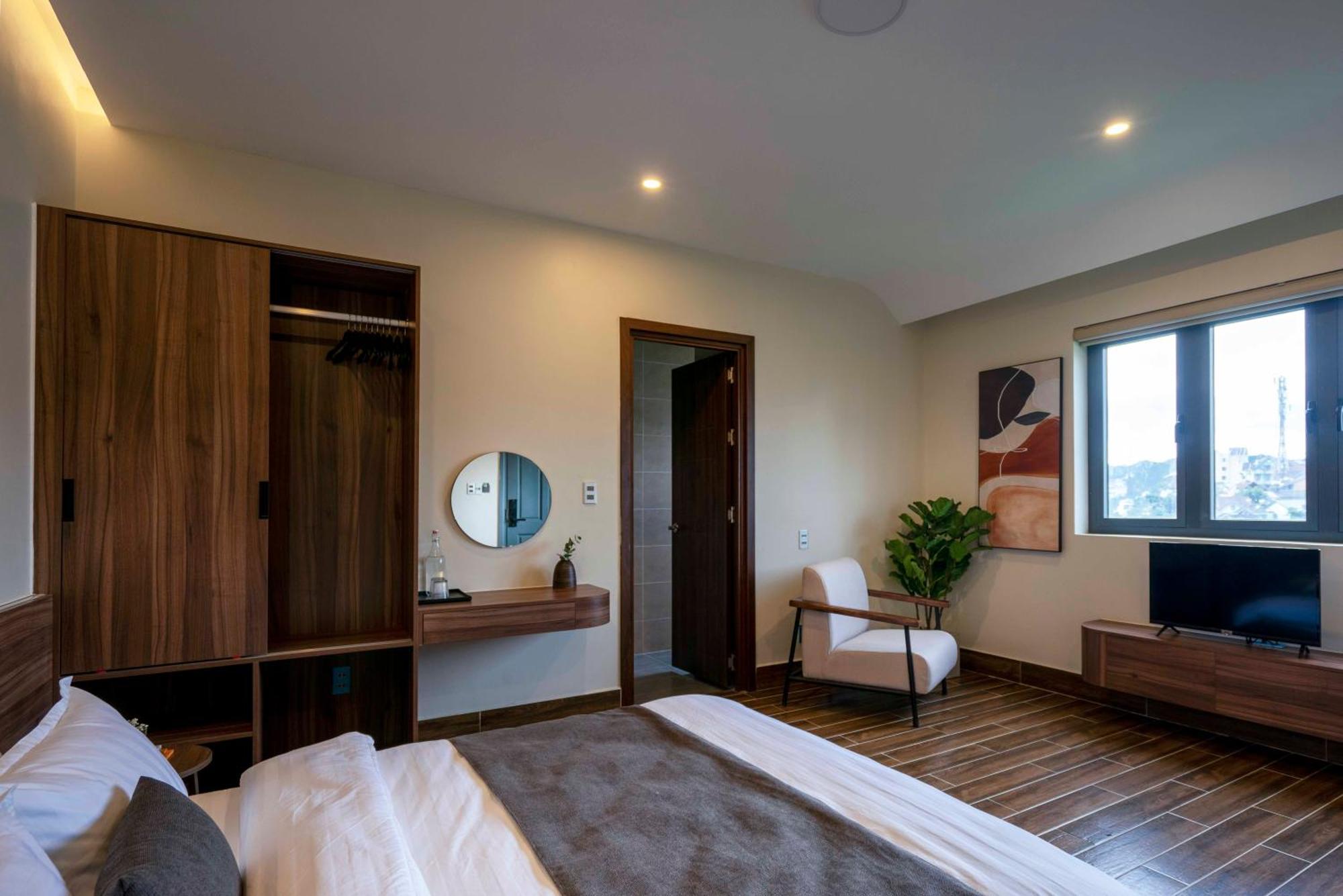 Meek - And Coffee Hotel