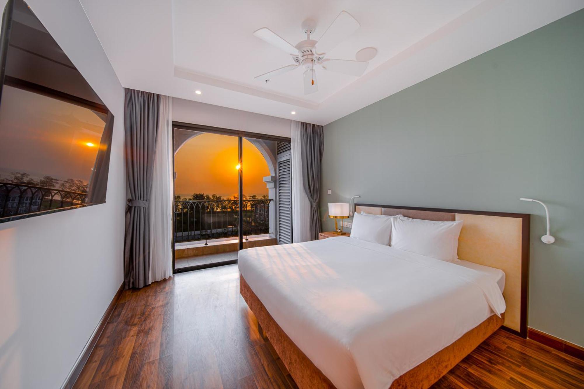 Wyndham Garden Grandworld Hotel 4*