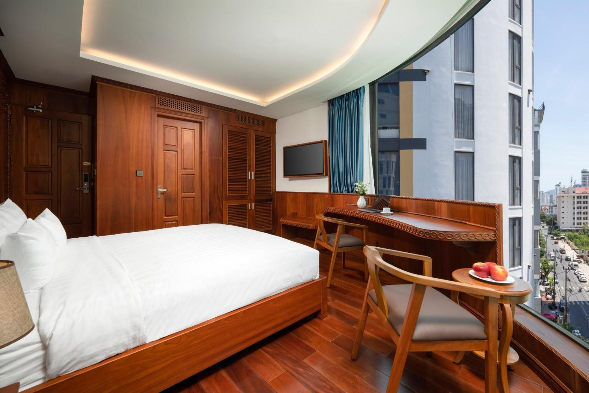 Monalisa Luxury Da Nang