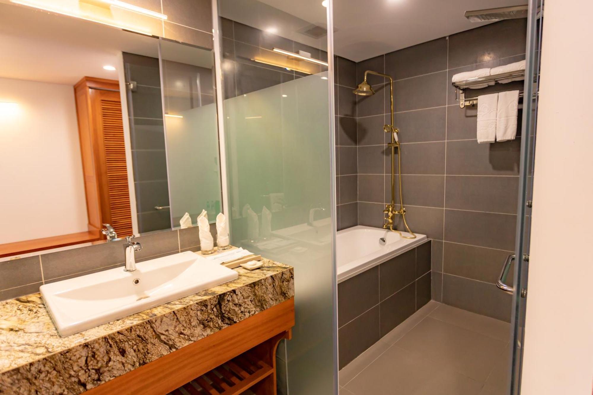 Wyndham Grand Vedana 5* Ninh Binh