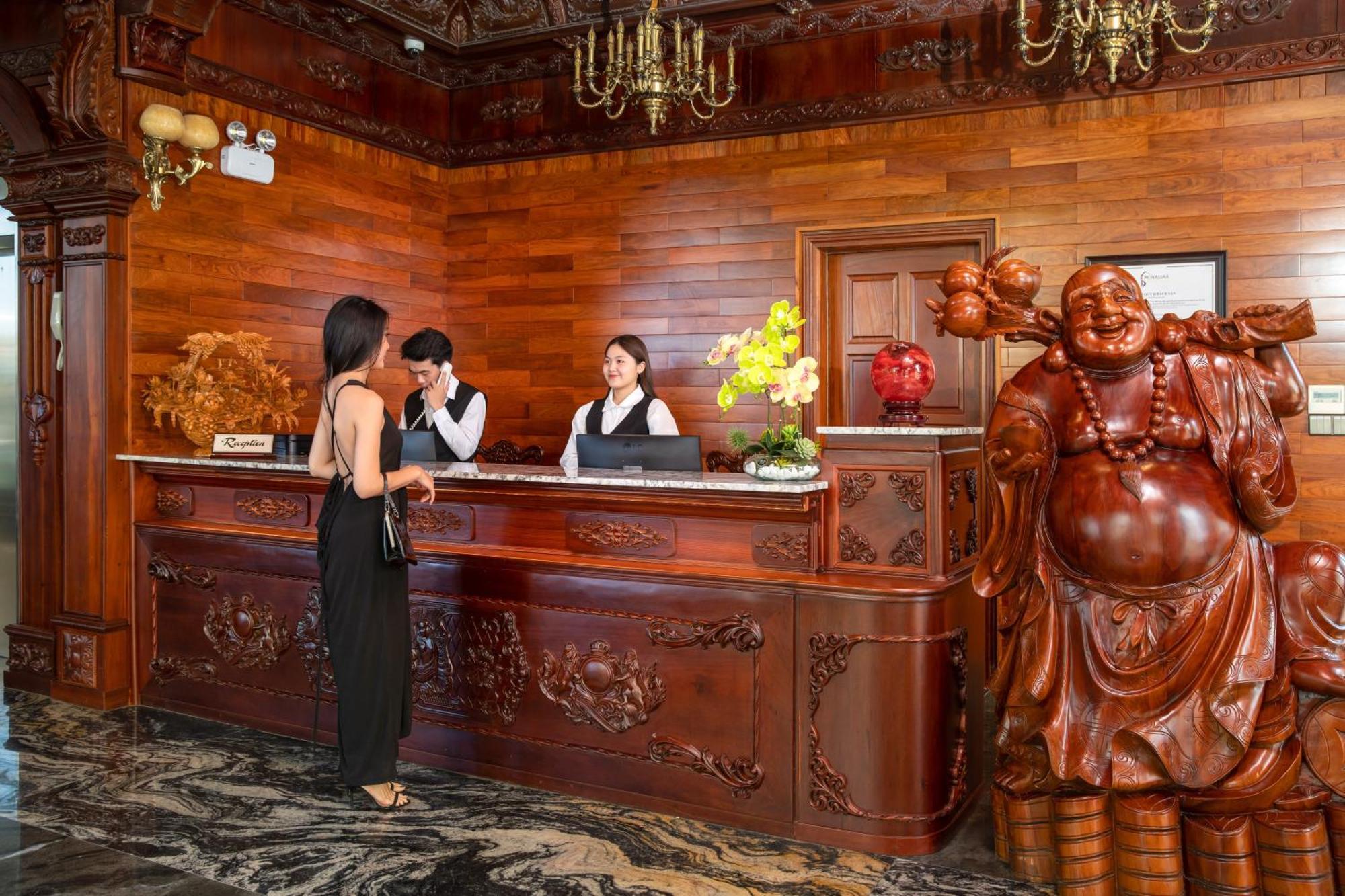 Monalisa Luxury Da Nang