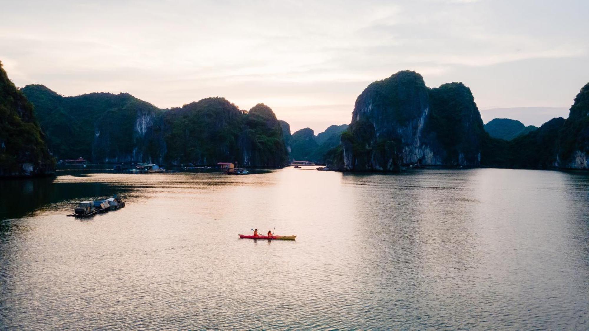 Lan Ha Floating Homestay *
