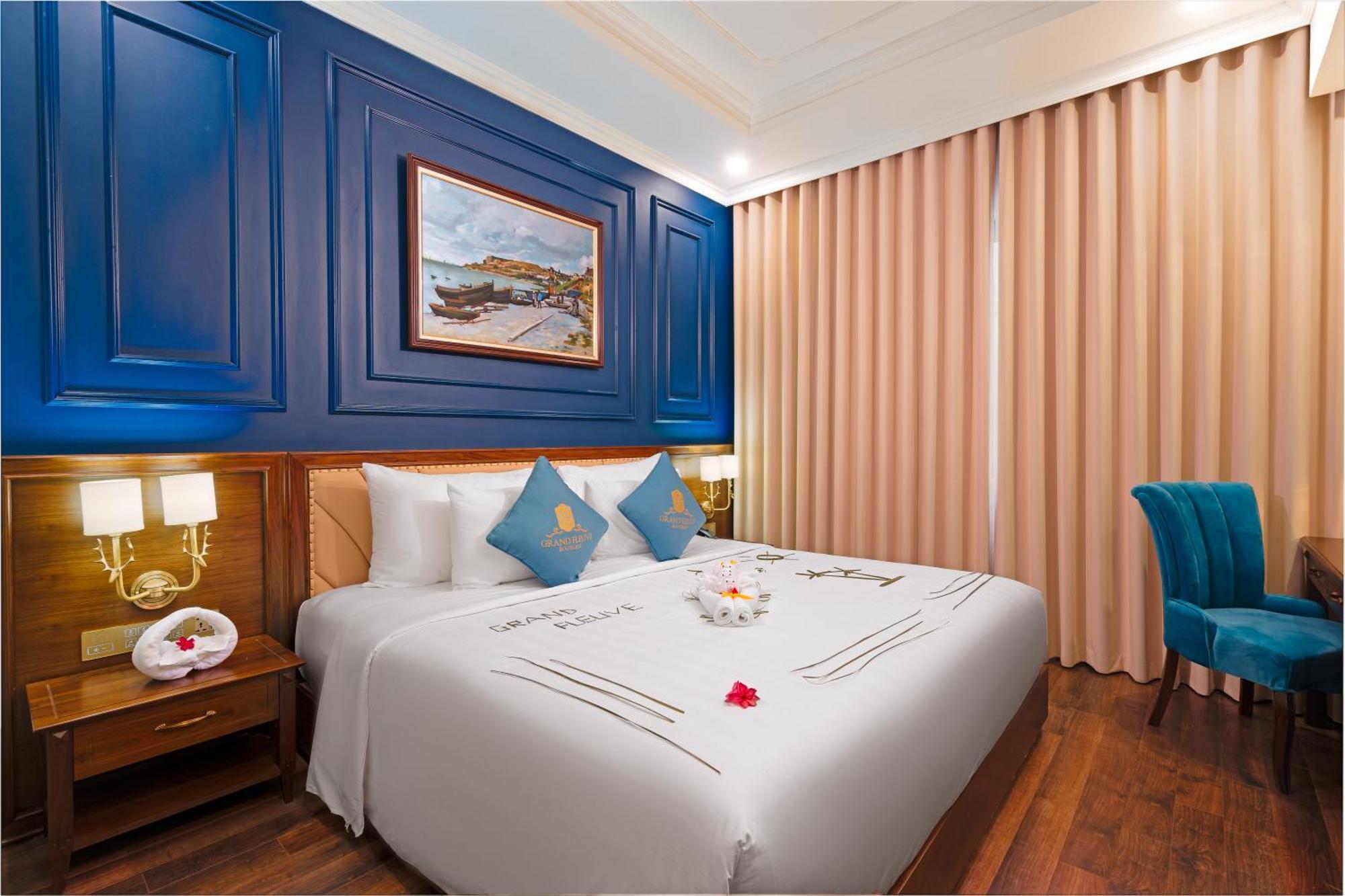 Grand Fleuve Boutique Hạ Long