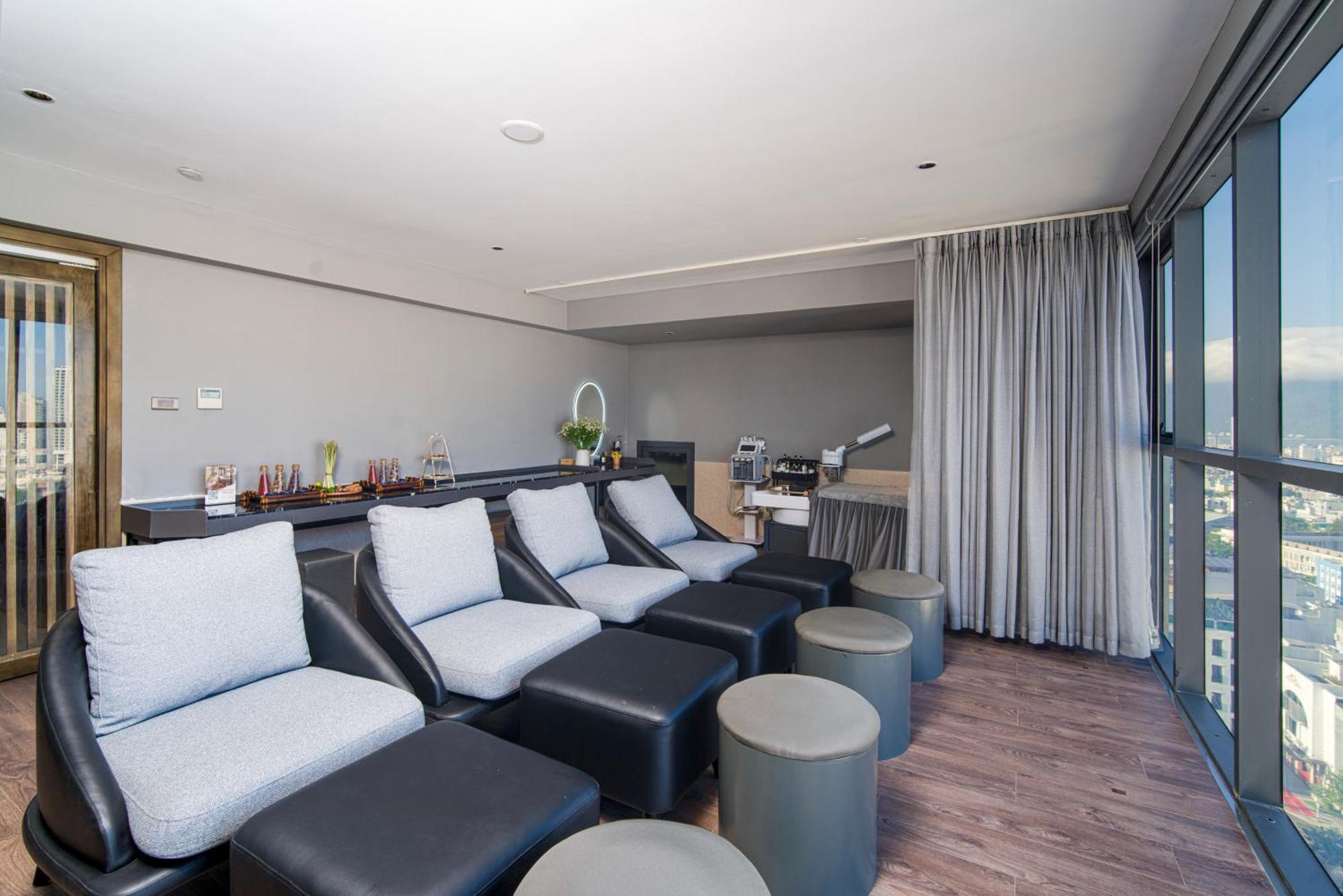 Hotel Luxtery & 4*