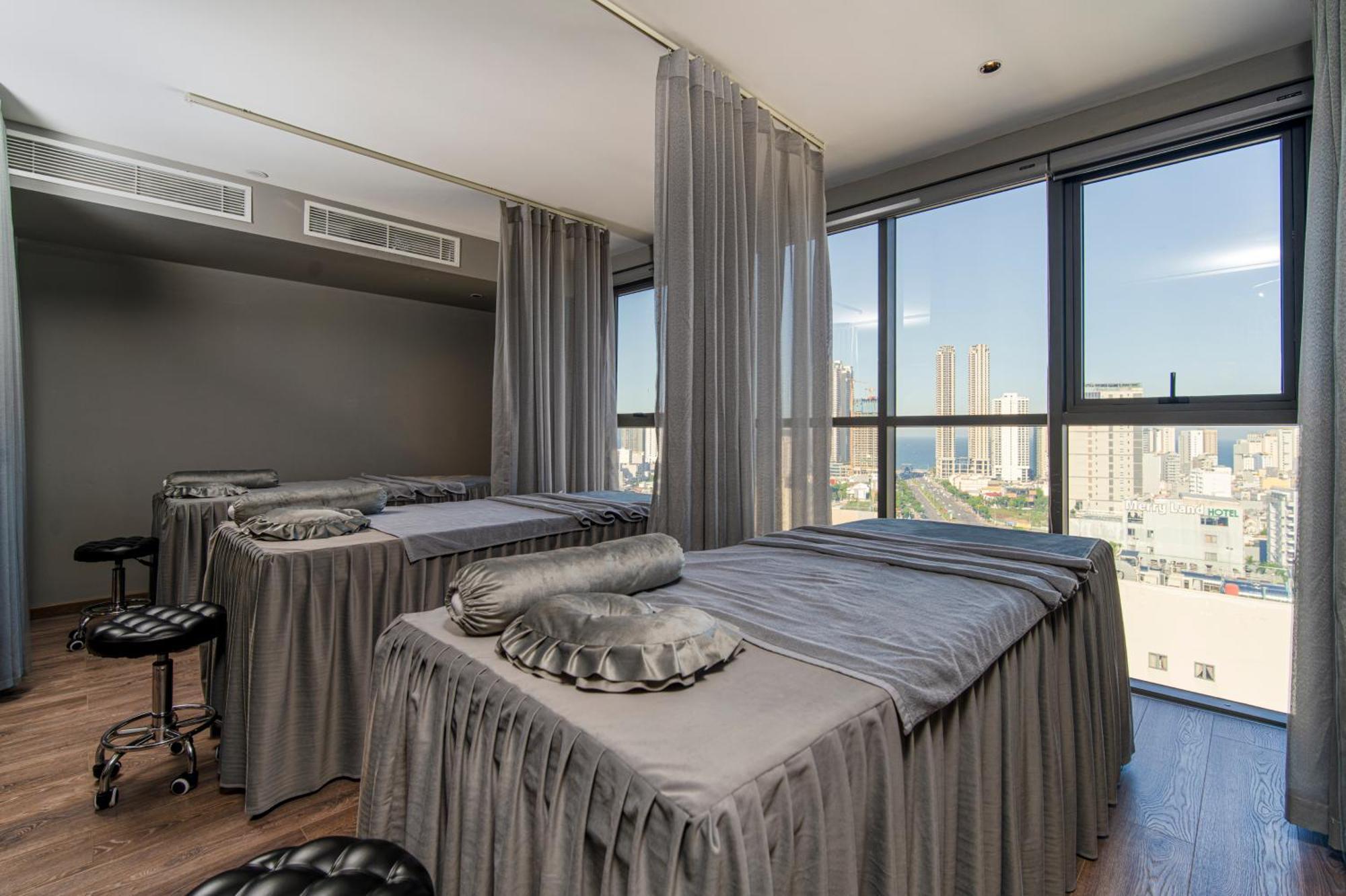 Hotel Luxtery & 4*