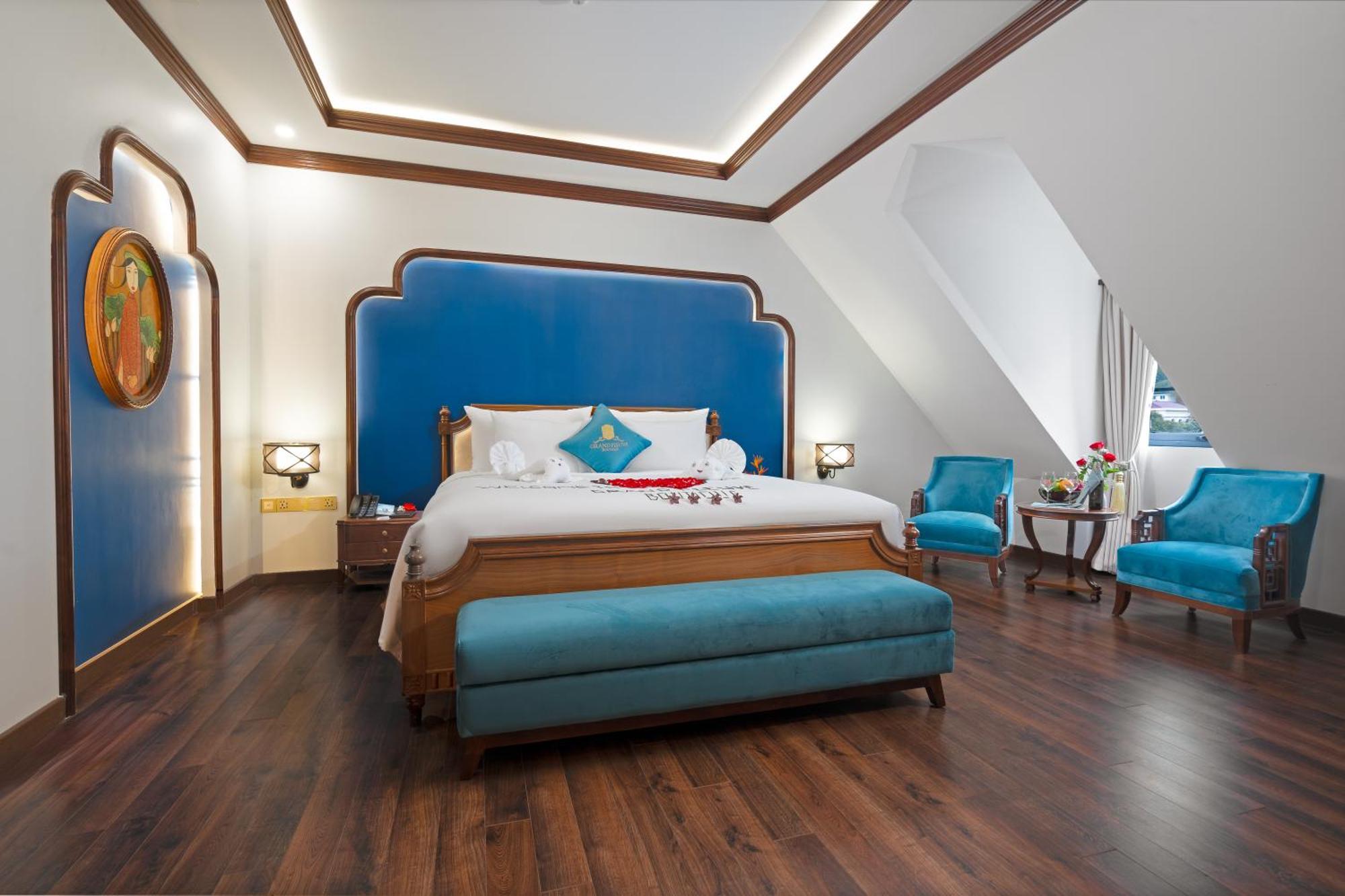 Grand Fleuve Boutique Hạ Long