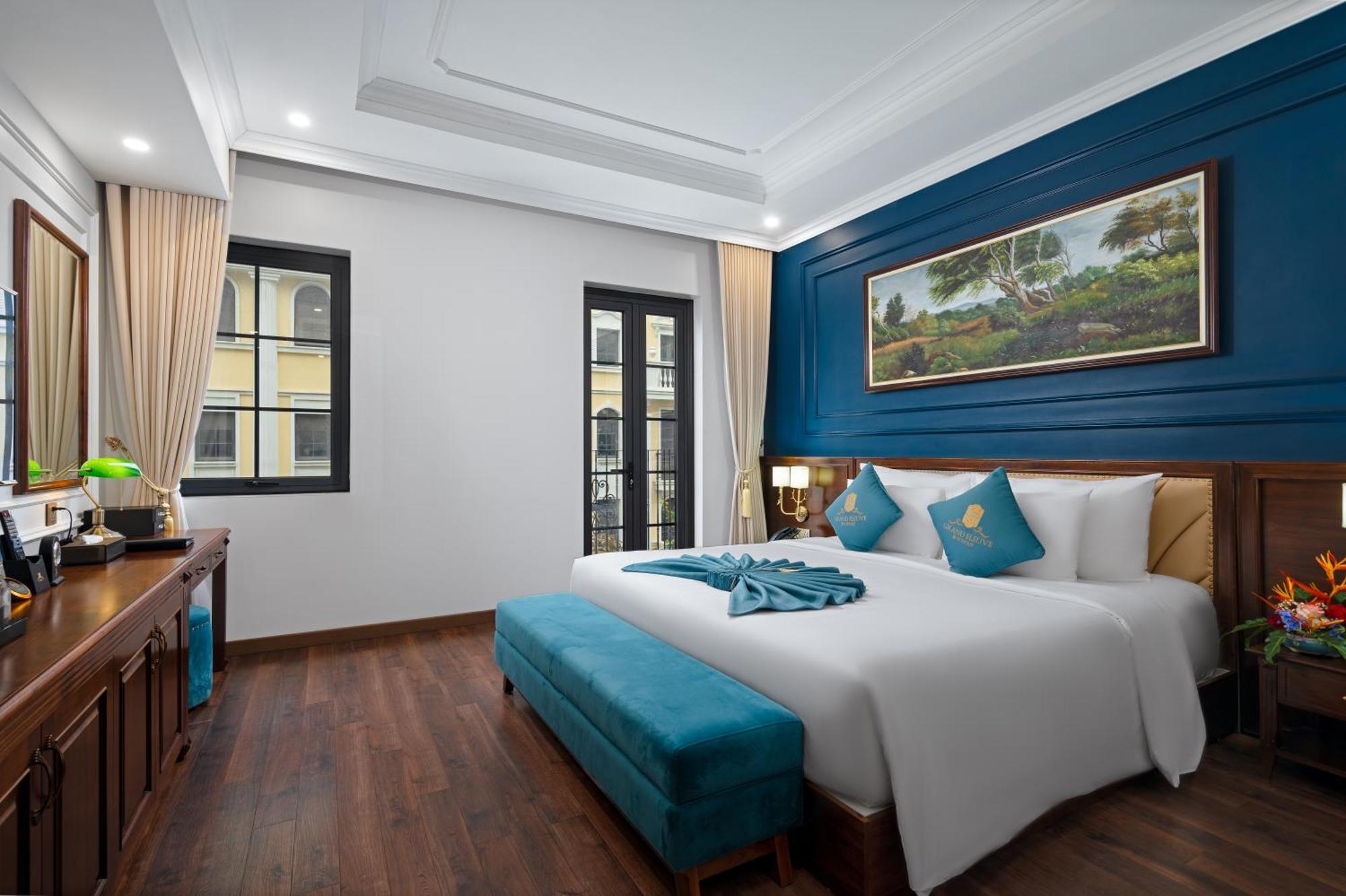 Grand Fleuve Boutique Hạ Long