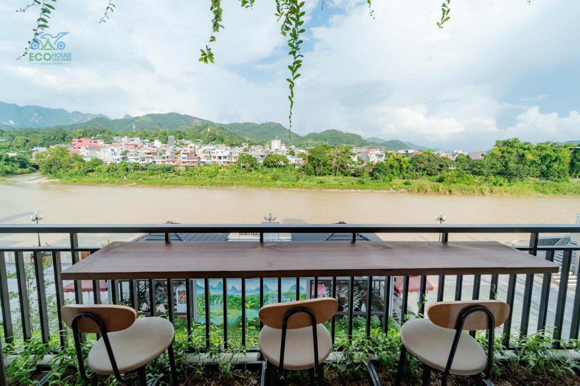 Eco House Homestay *