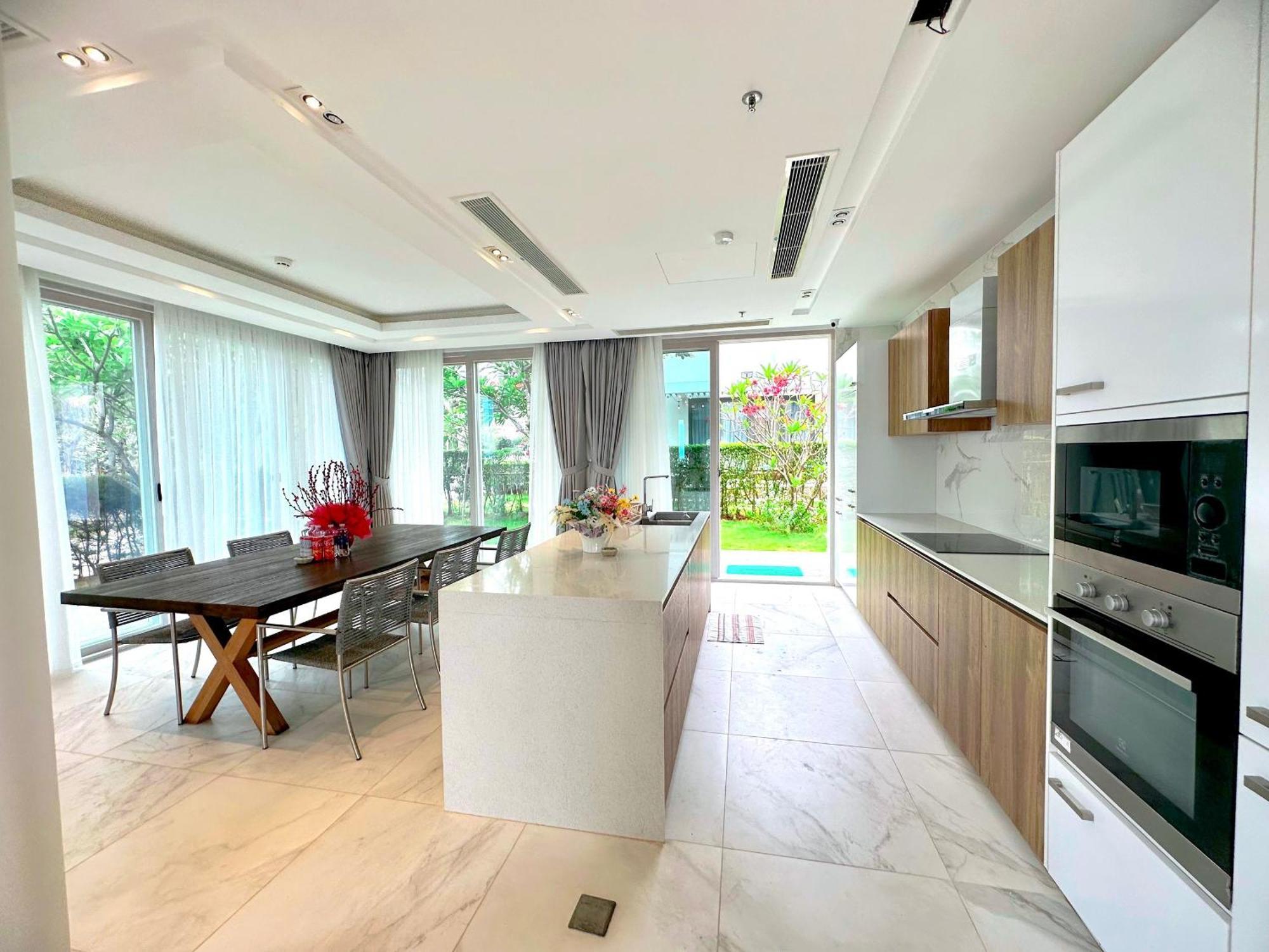 Villa Oceanami & Club Long At 1, 3, 4 Bedroom & 5, 6 Bedroom Beachfront Private Pool *