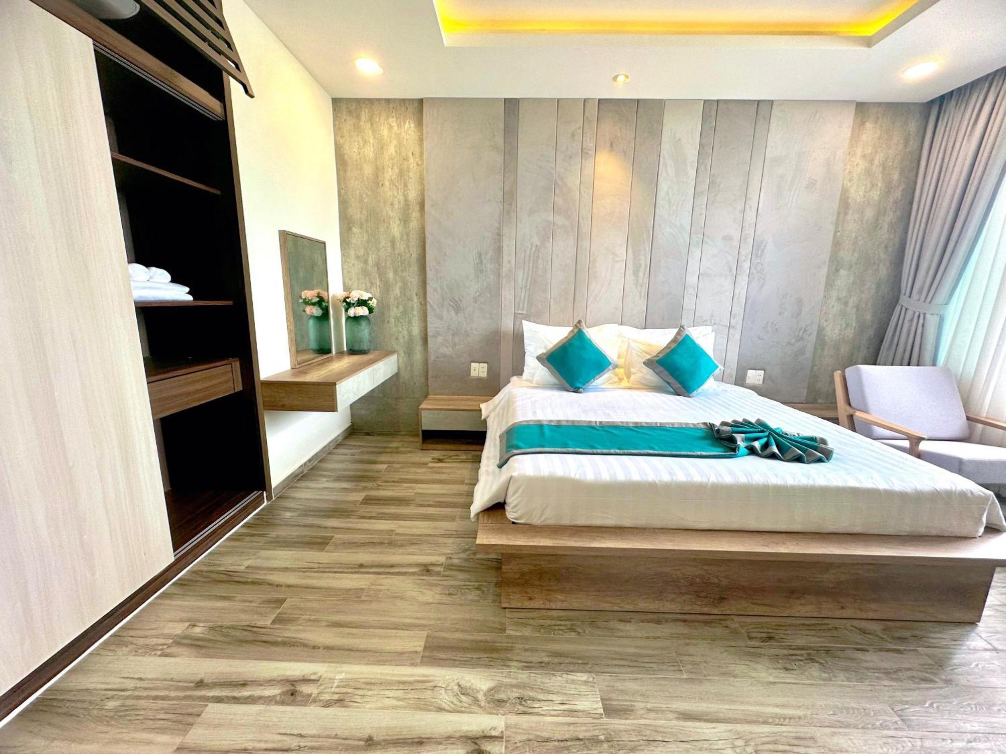 Oceanami & Club Long At 1, 3, 4 Bedroom & 5, 6 Bedroom Beachfront Private Pool Villa *