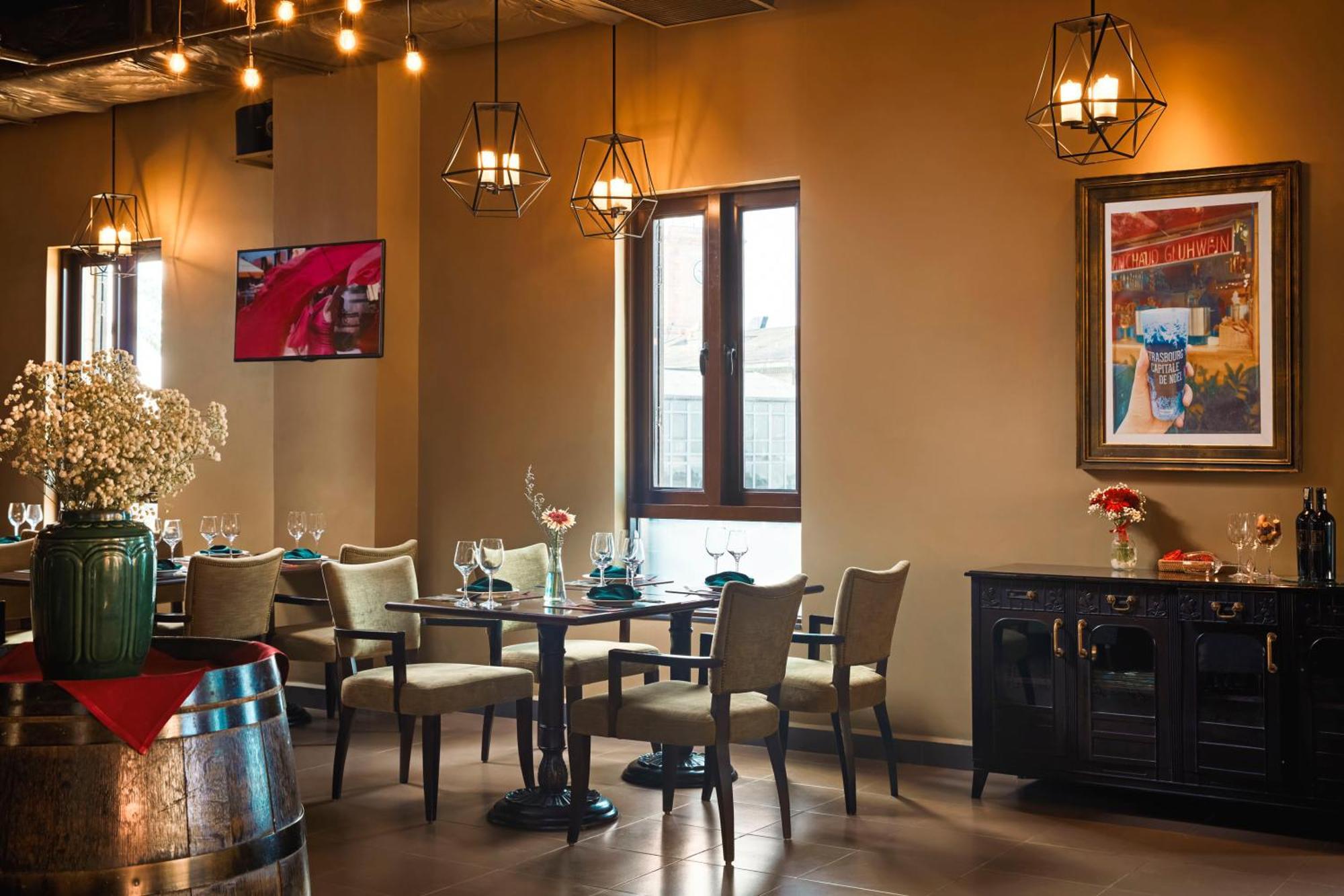 Hotel Mercure French Village Bana Hills 4*